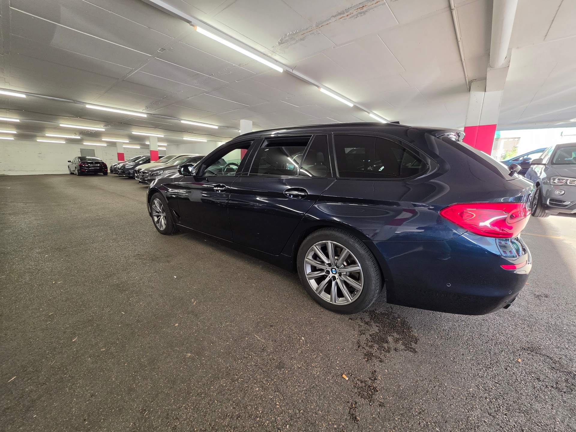 BMW 520d xDrive Touring Sport Line Steptronic-image-5