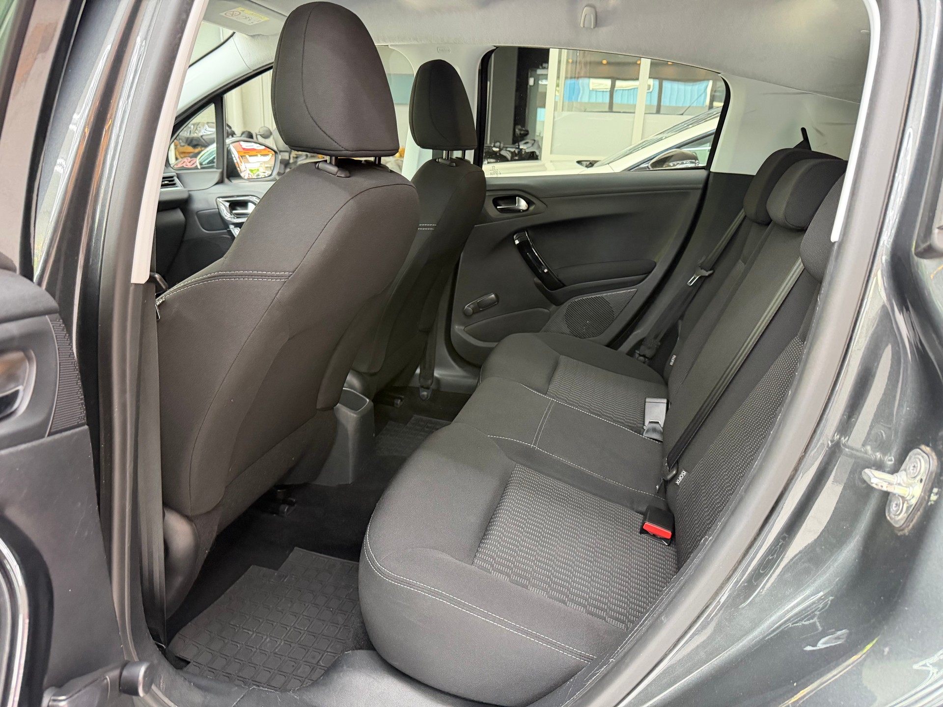 PEUGEOT 208 1.2 PureTech Access-image-13