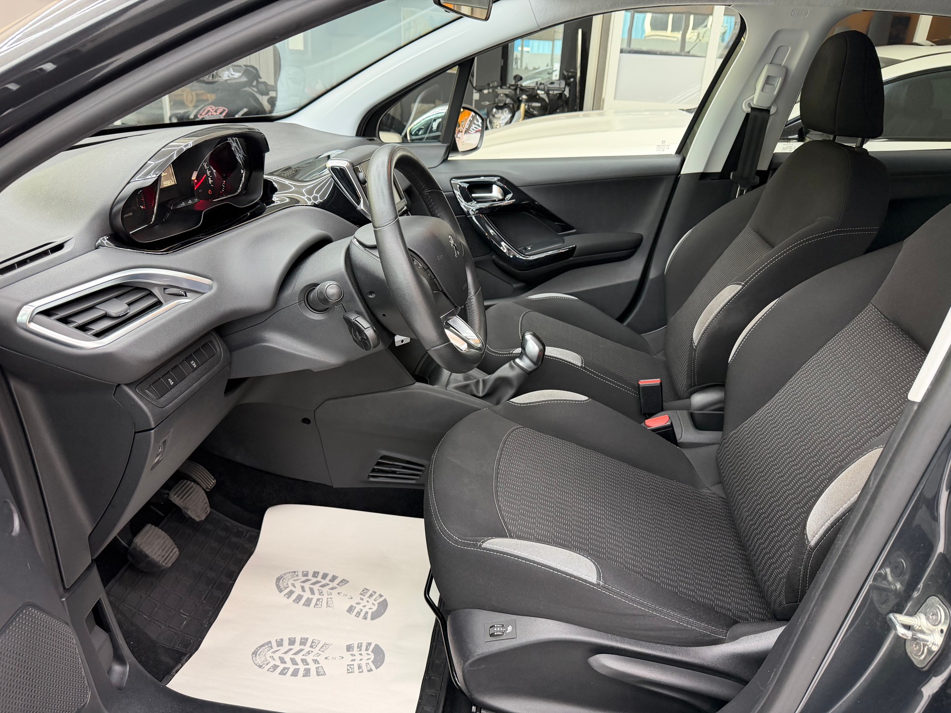 PEUGEOT 208 1.2 PureTech Access-image-12