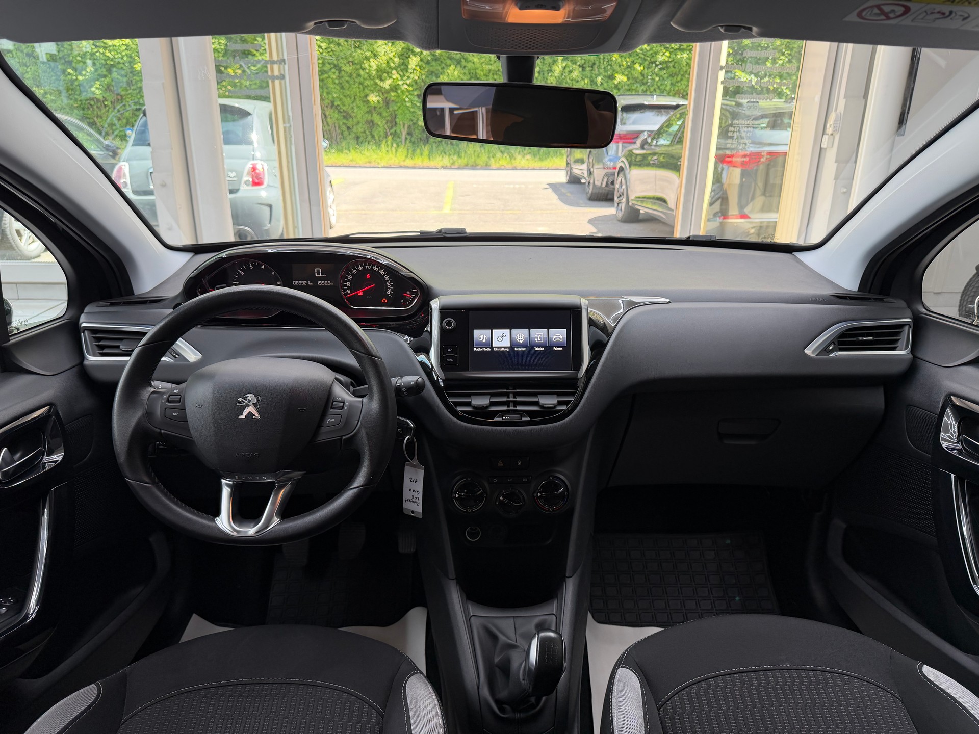 PEUGEOT 208 1.2 PureTech Access-image-10