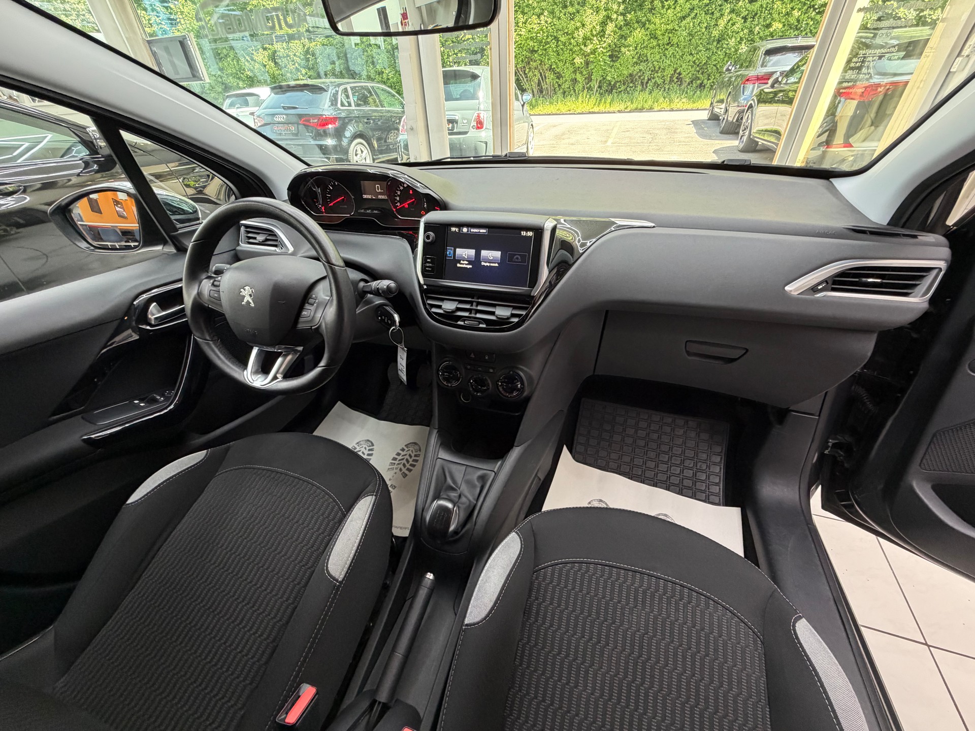 PEUGEOT 208 1.2 PureTech Access-image-15