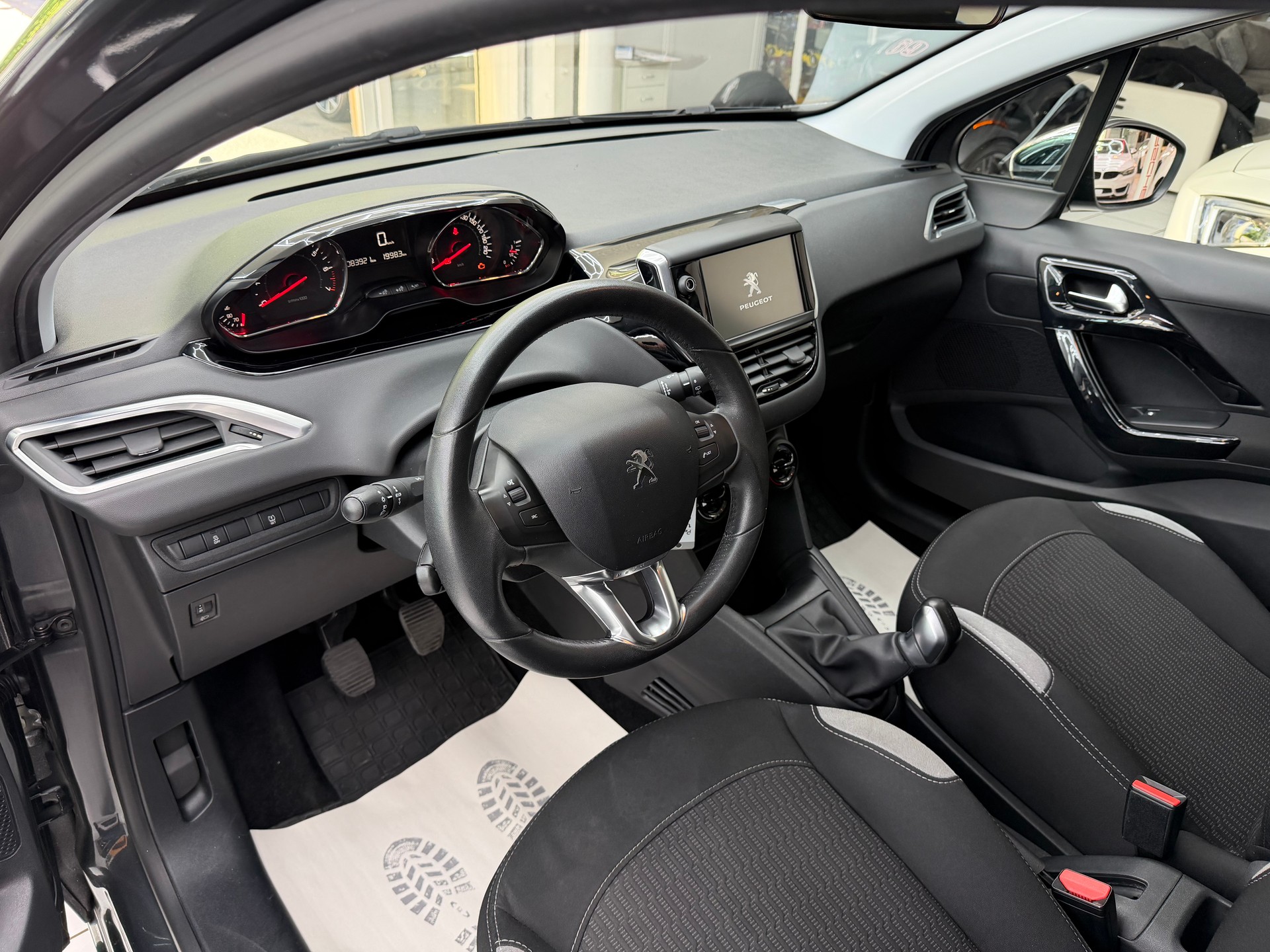 PEUGEOT 208 1.2 PureTech Access-image-11