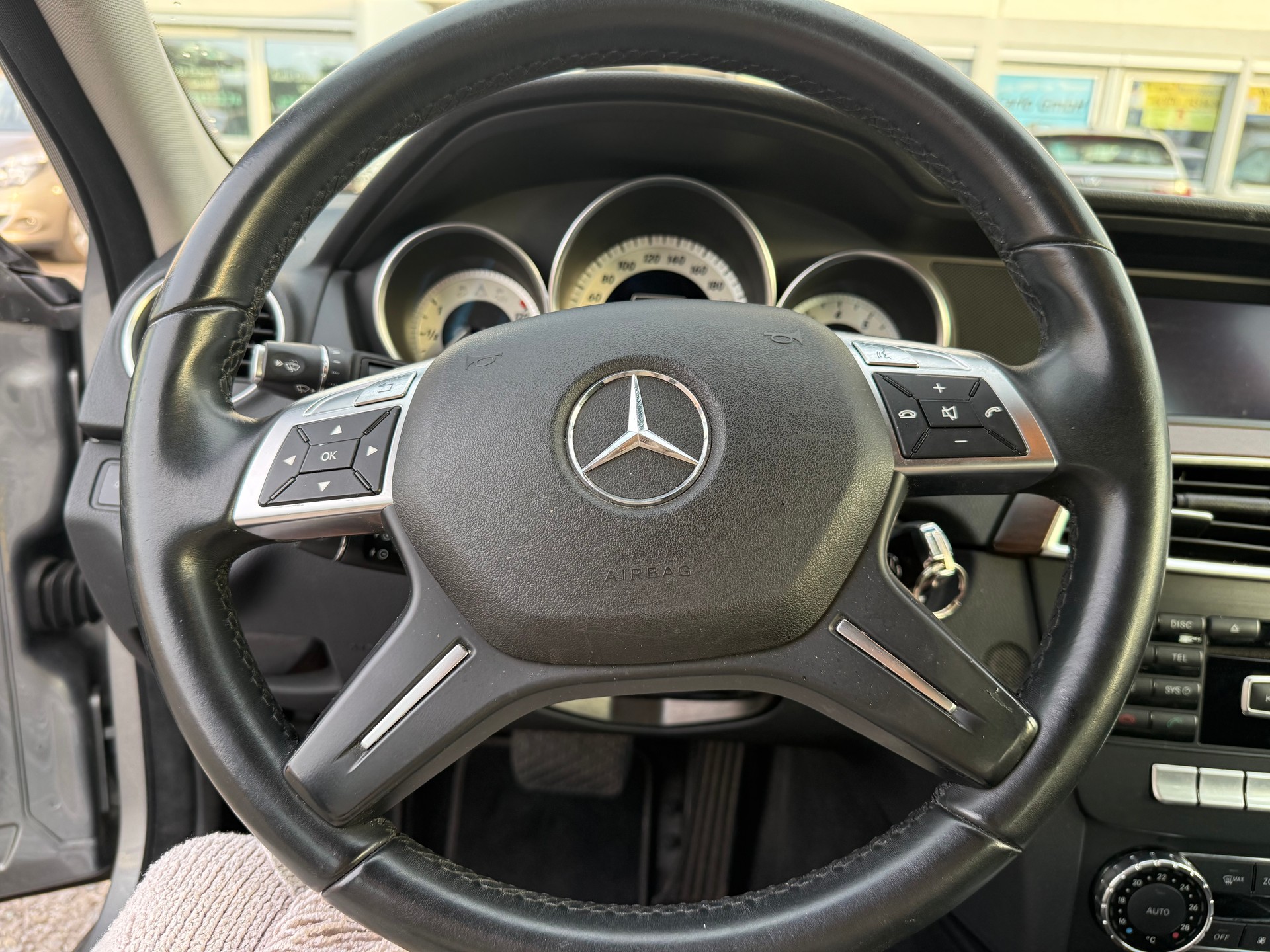 MERCEDES-BENZ C 250 Avantgarde 7G-Tronic-image-3