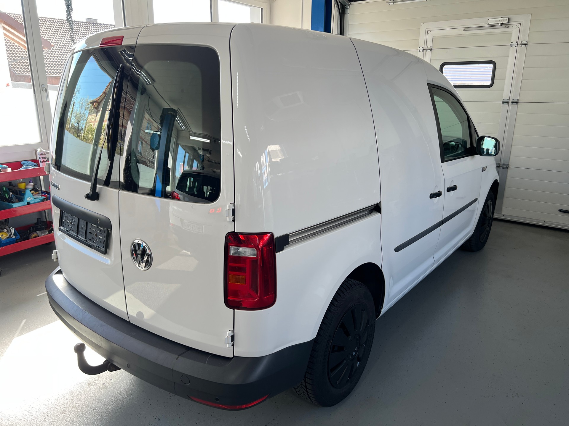 VW Caddy 1.0 TSI BlueMotion Technology-image-3