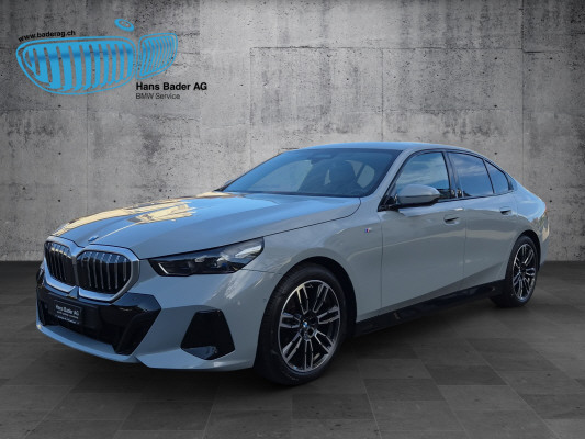 BMW 520d xDrive 48V M Sport-showroom-element-1
