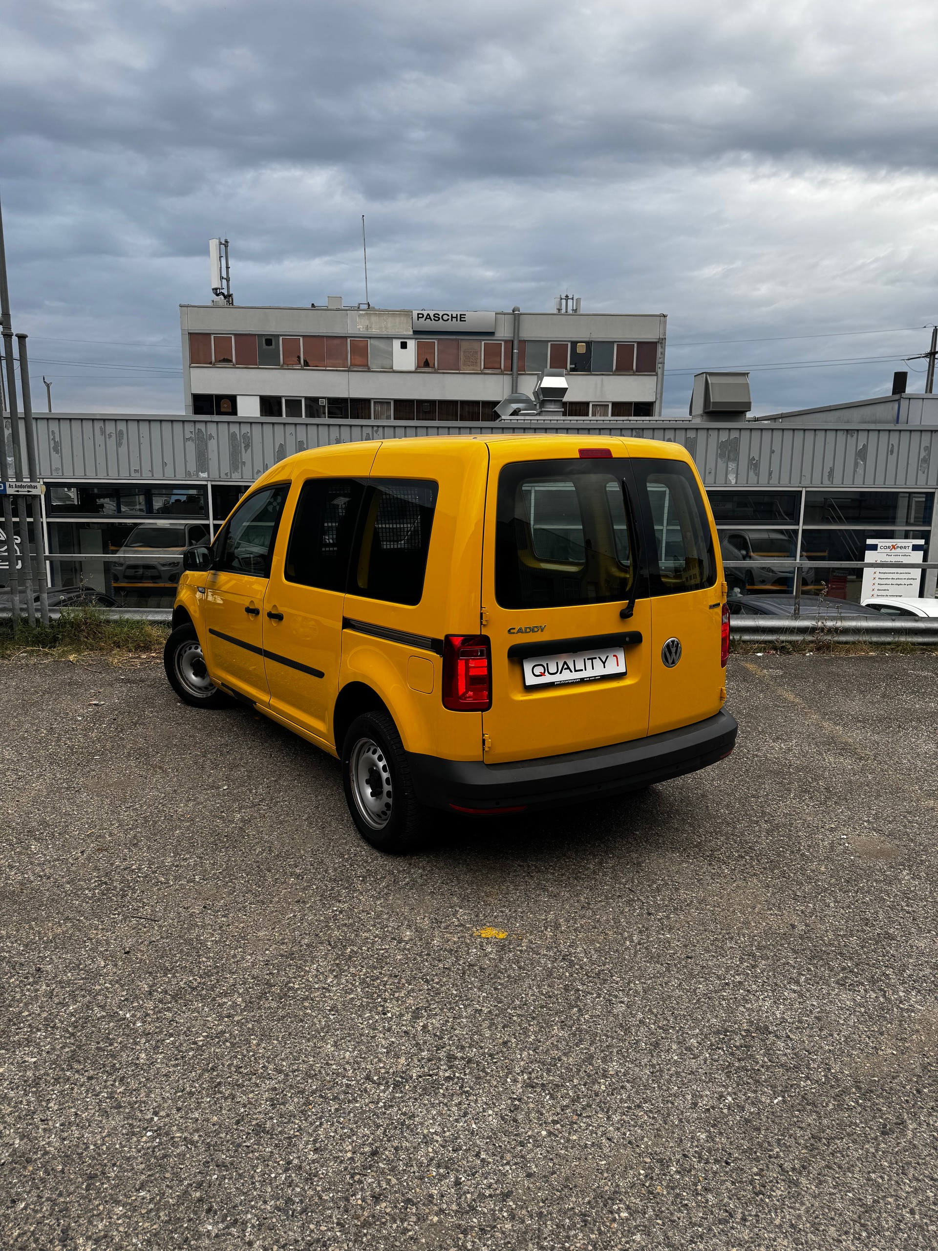 VW Caddy 2.0TDI 4Motion BlueMotion Technology-image-3