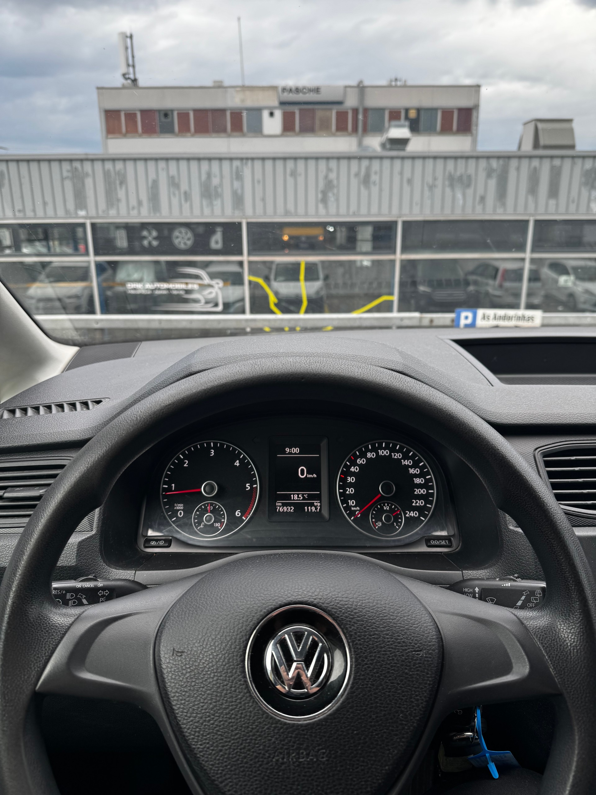 VW Caddy 2.0TDI 4Motion BlueMotion Technology-image-11