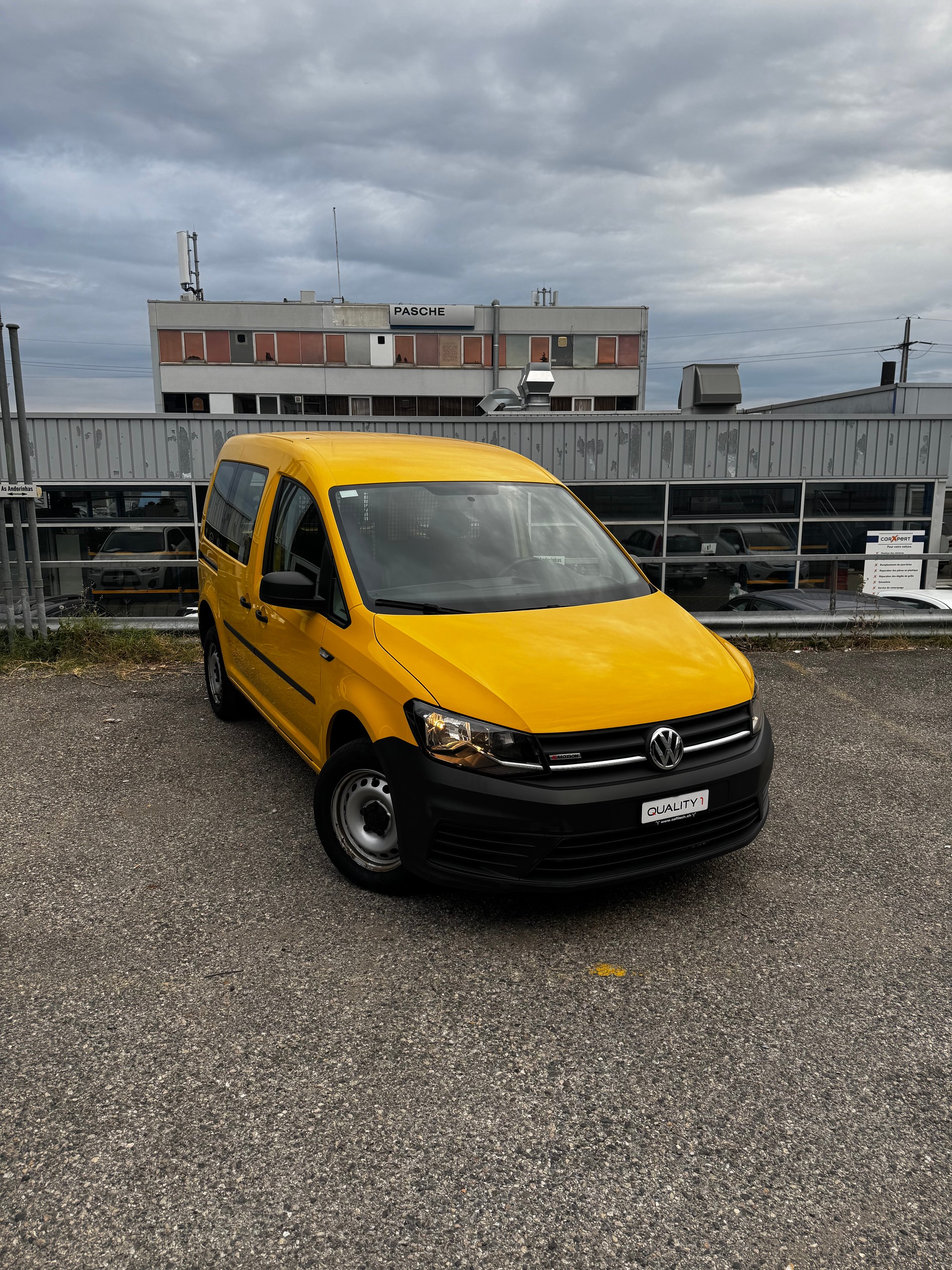 VW Caddy 2.0TDI 4Motion BlueMotion Technology-image-2