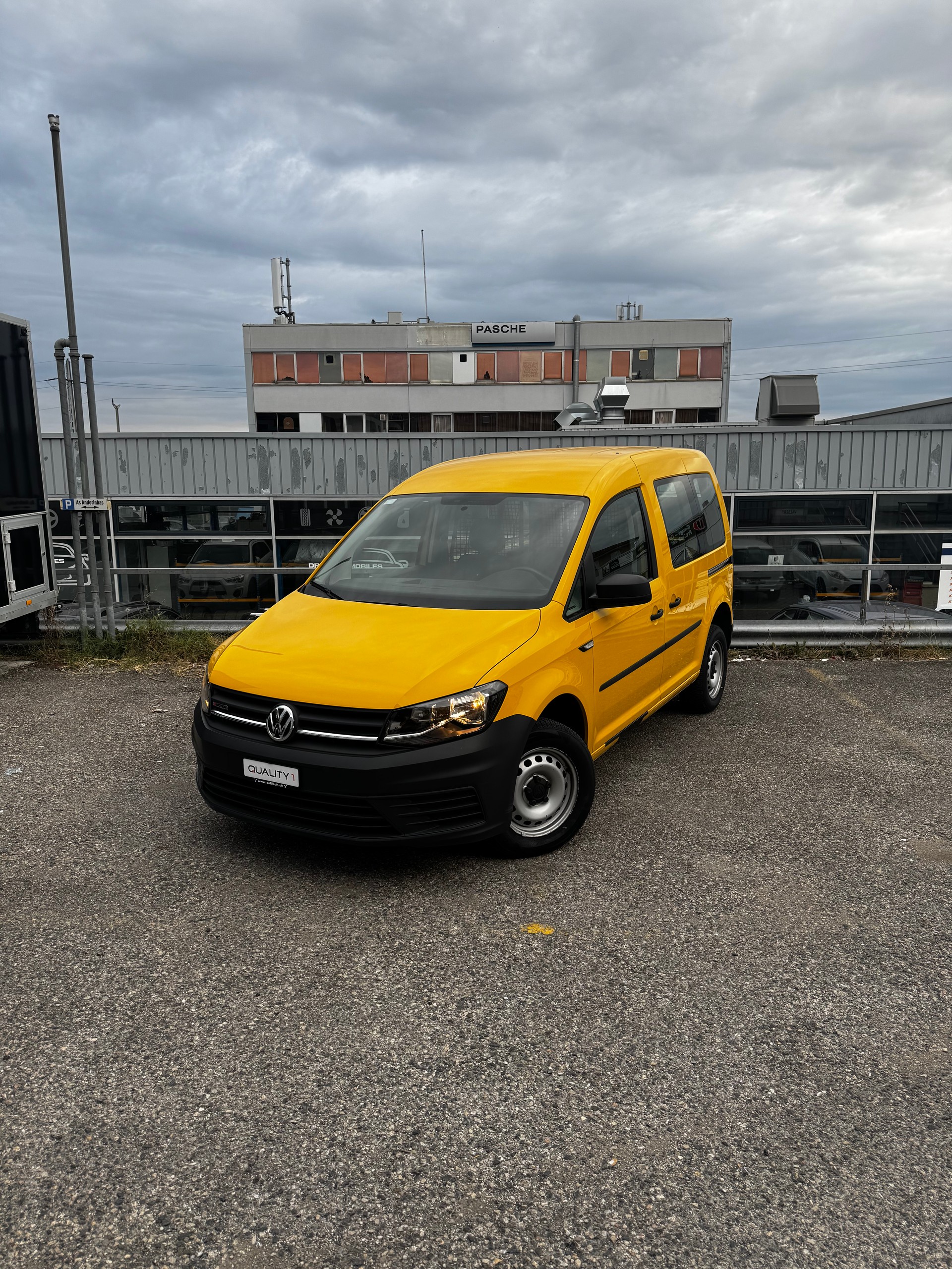 VW Caddy 2.0TDI 4Motion BlueMotion Technology-image-0
