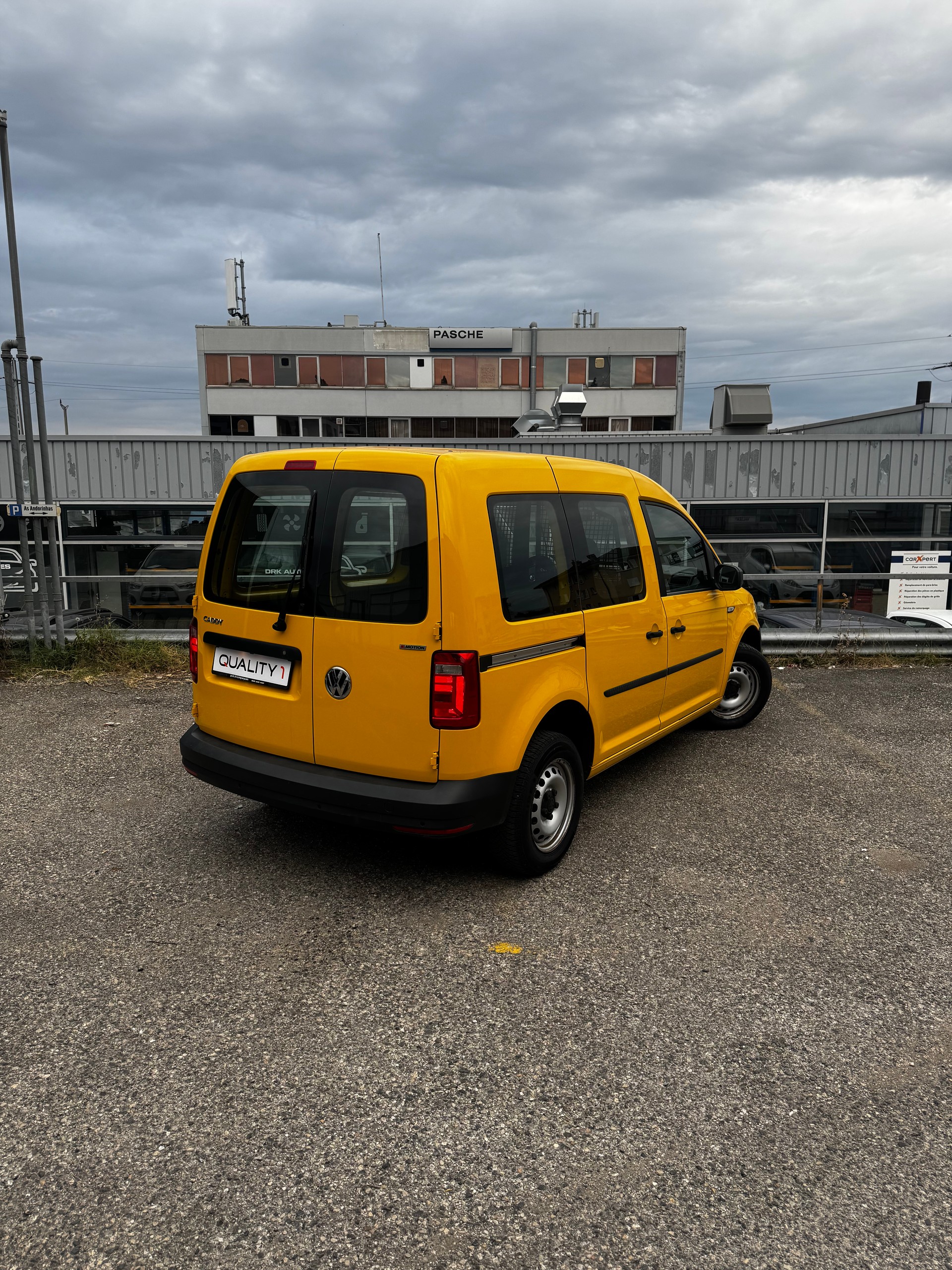VW Caddy 2.0TDI 4Motion BlueMotion Technology-image-5