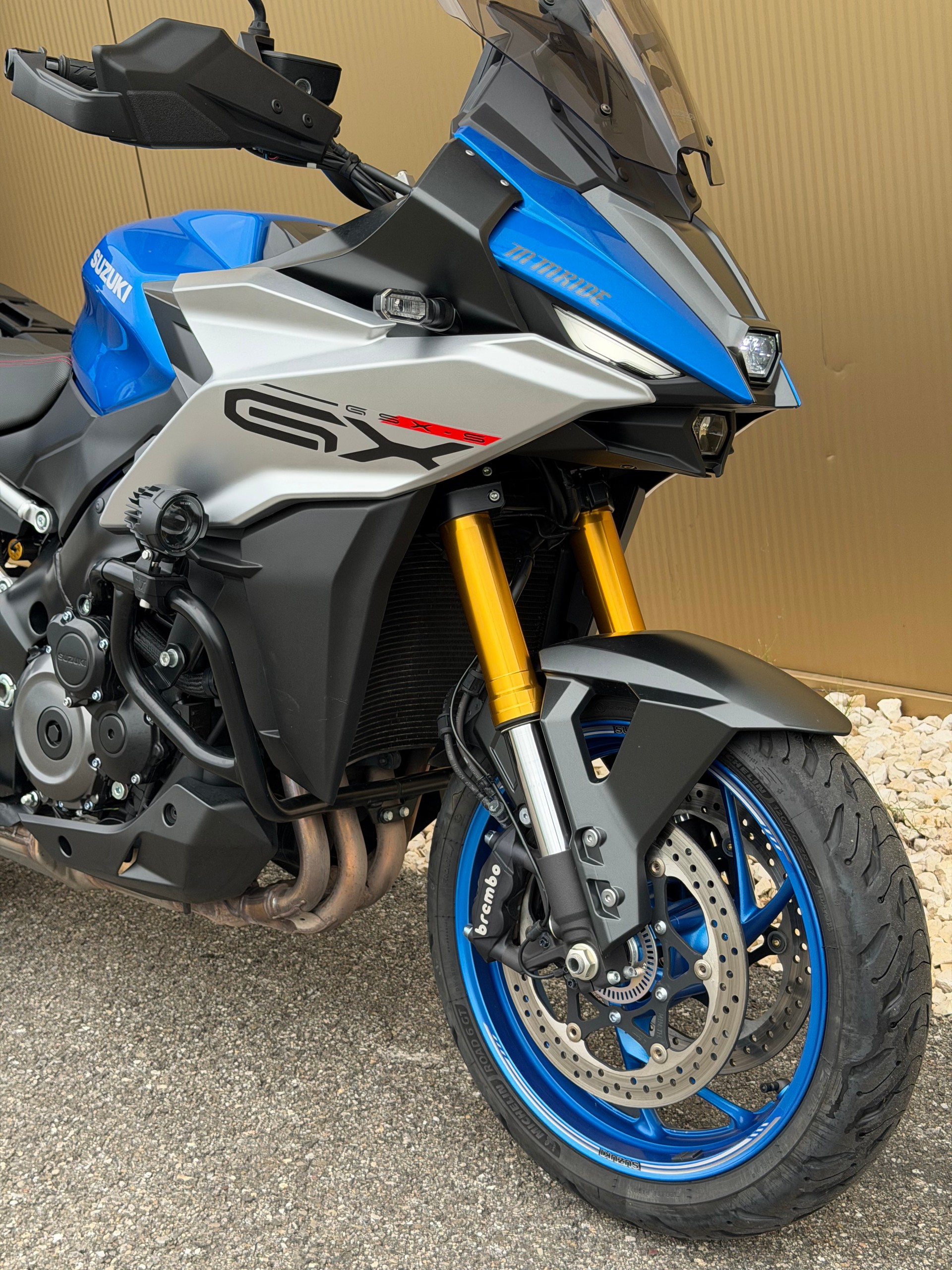 SUZUKI GSX-S 1000 GX Travel-showroom-element-1