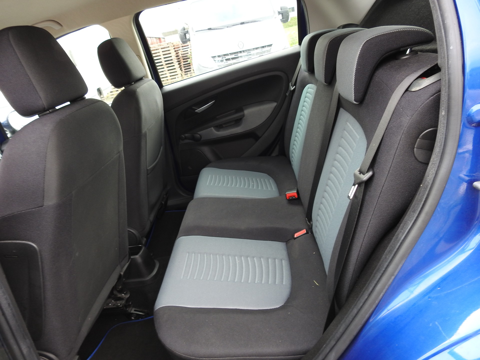 FIAT Punto 1.4 Emotion-image-13