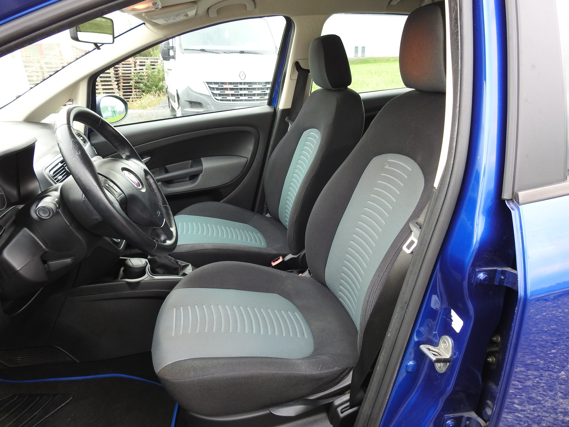 FIAT Punto 1.4 Emotion-image-12