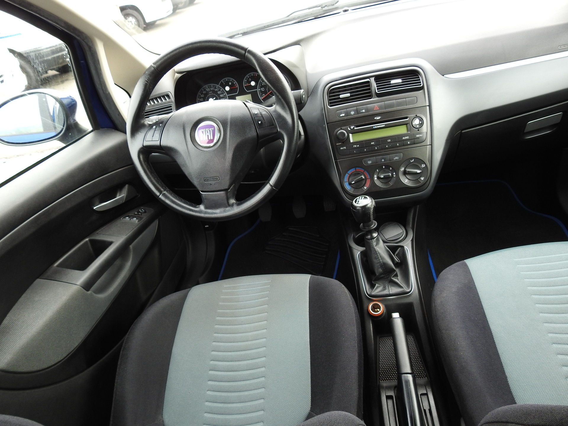 FIAT Punto 1.4 Emotion-image-18