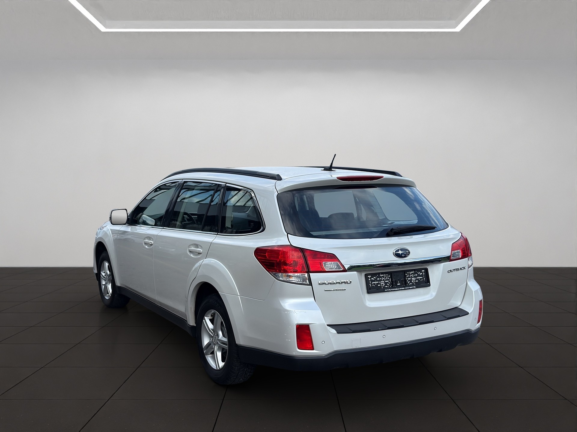 SUBARU Outback 2.5i Swiss AWD Lineartronic-image-1