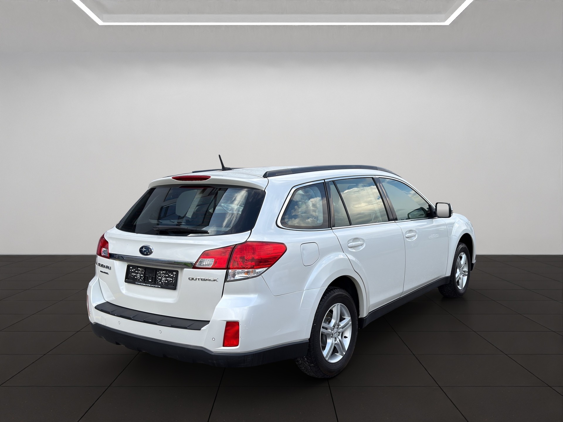 SUBARU Outback 2.5i Swiss AWD Lineartronic-image-2