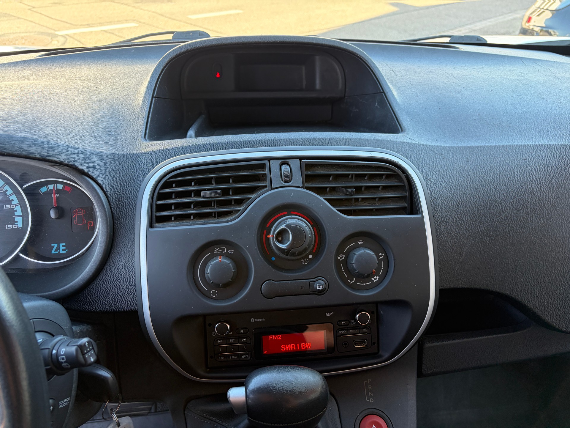 RENAULT Kangoo Z.E. Access-image-13