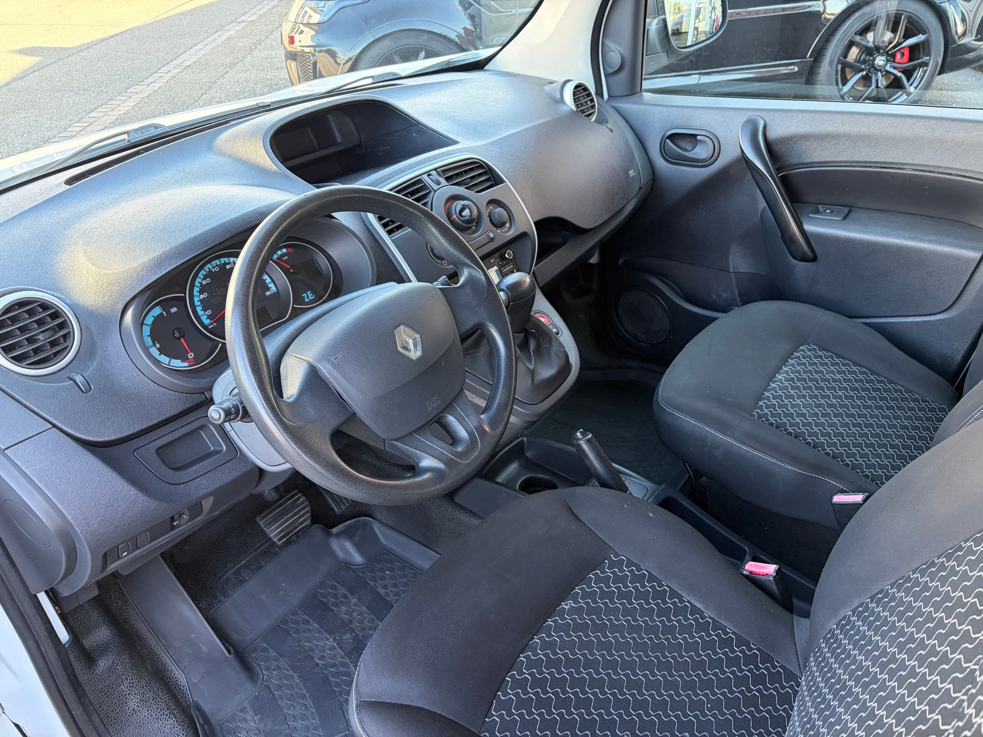 RENAULT Kangoo Z.E. Access-image-9