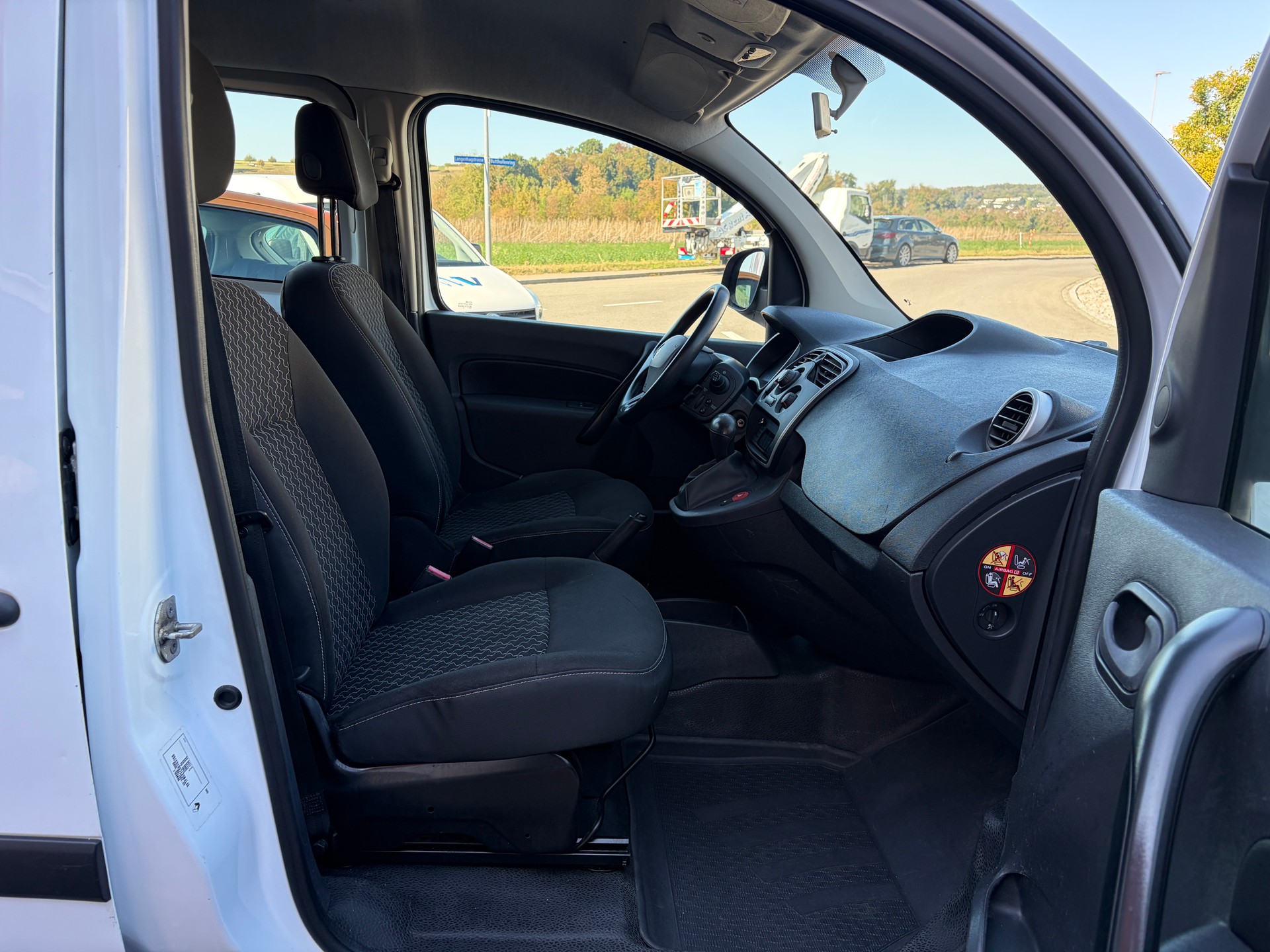 RENAULT Kangoo Z.E. Access-image-19