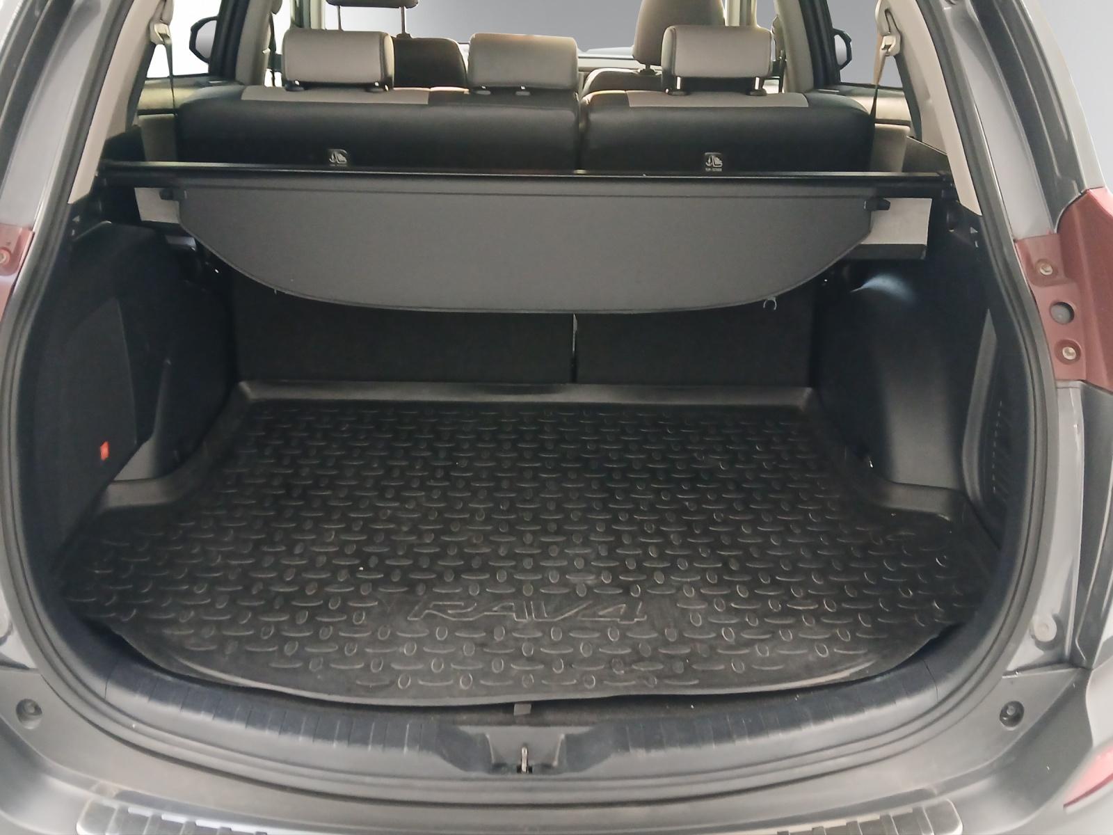 TOYOTA RAV4 2.0i VMa Sol Premium MdS-image-15