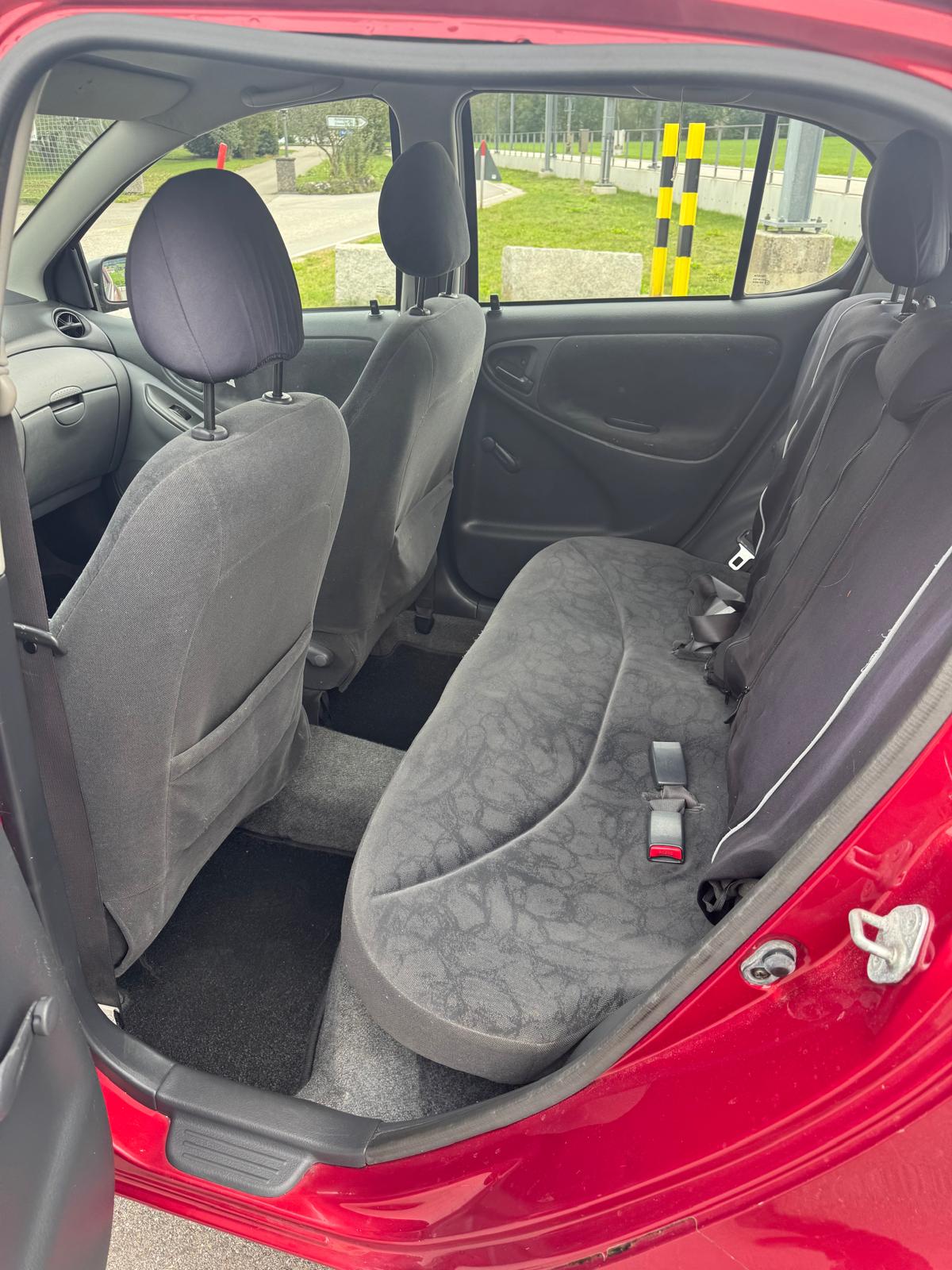 TOYOTA Yaris 1.3 Linea Luna-image-9