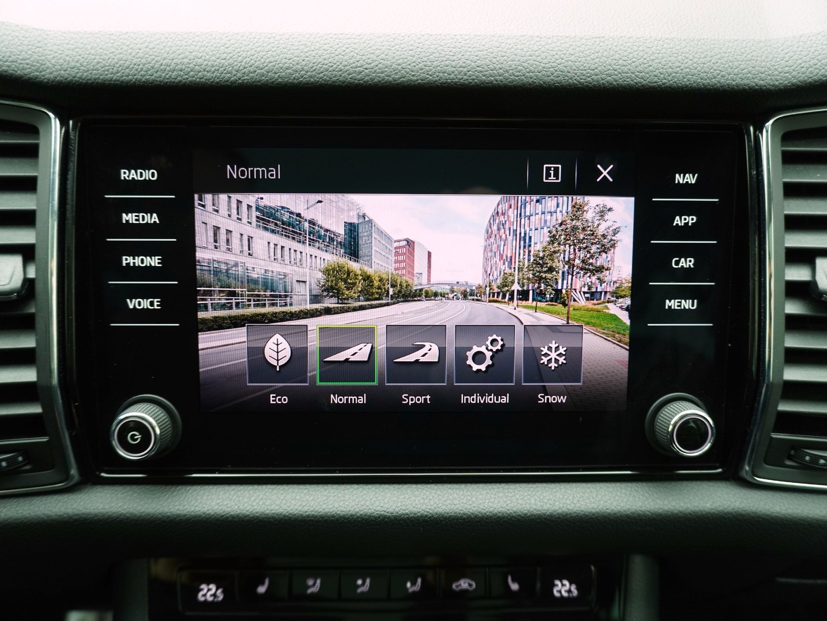 SKODA Kodiaq 2.0 TSI DSG Style 4WD-image-22