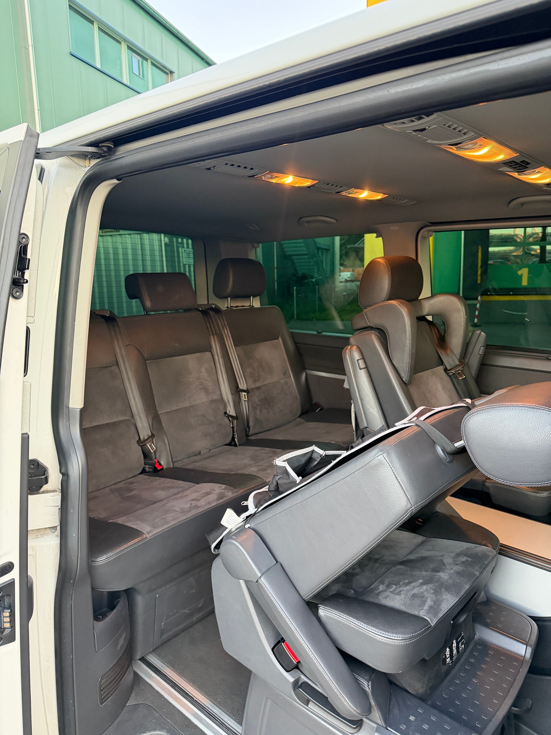 VW T5 Multivan 2.0 Bi-TDI CR Comfortline Edition 25-image-14