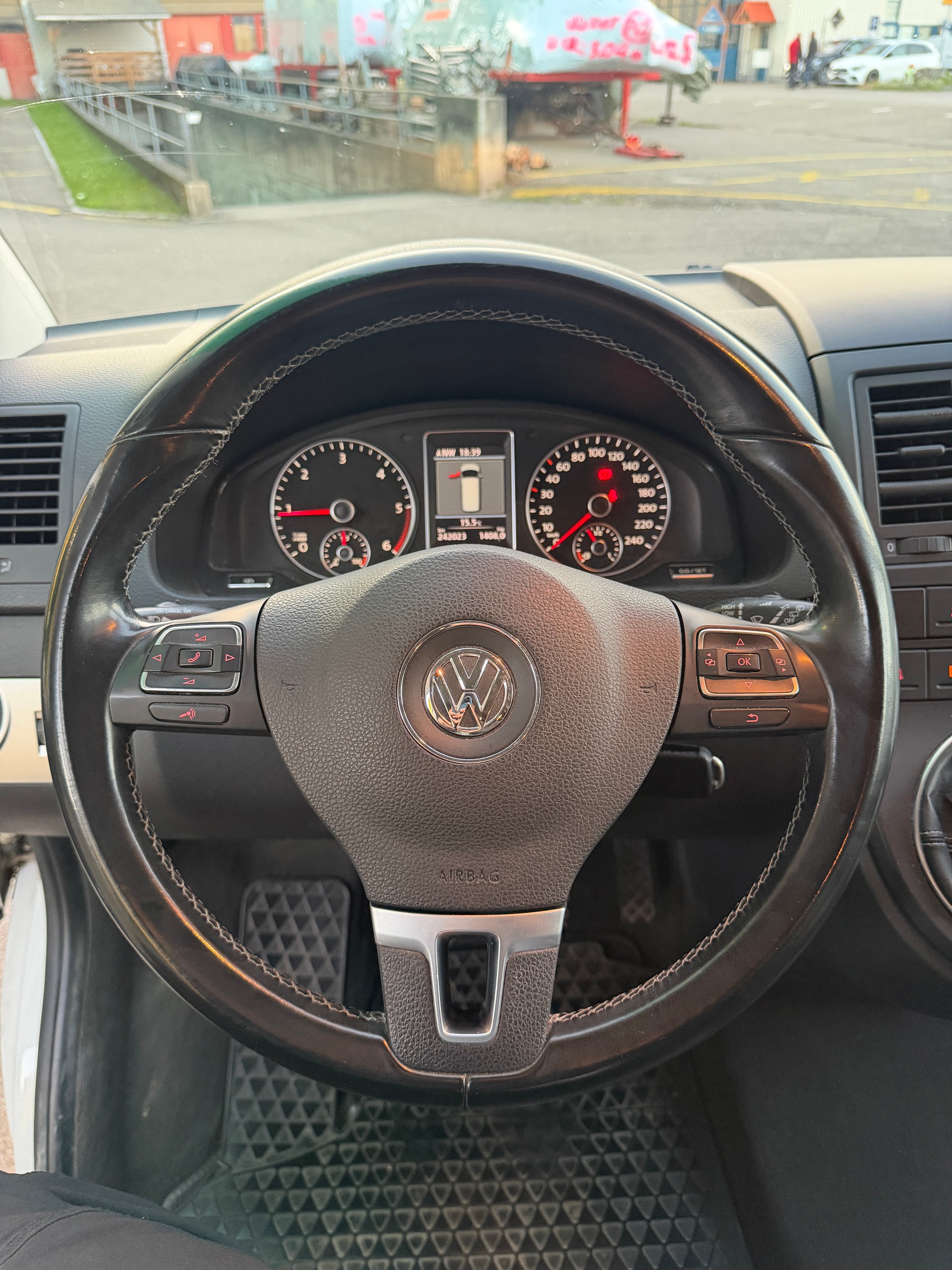 VW T5 Multivan 2.0 Bi-TDI CR Comfortline Edition 25-image-11