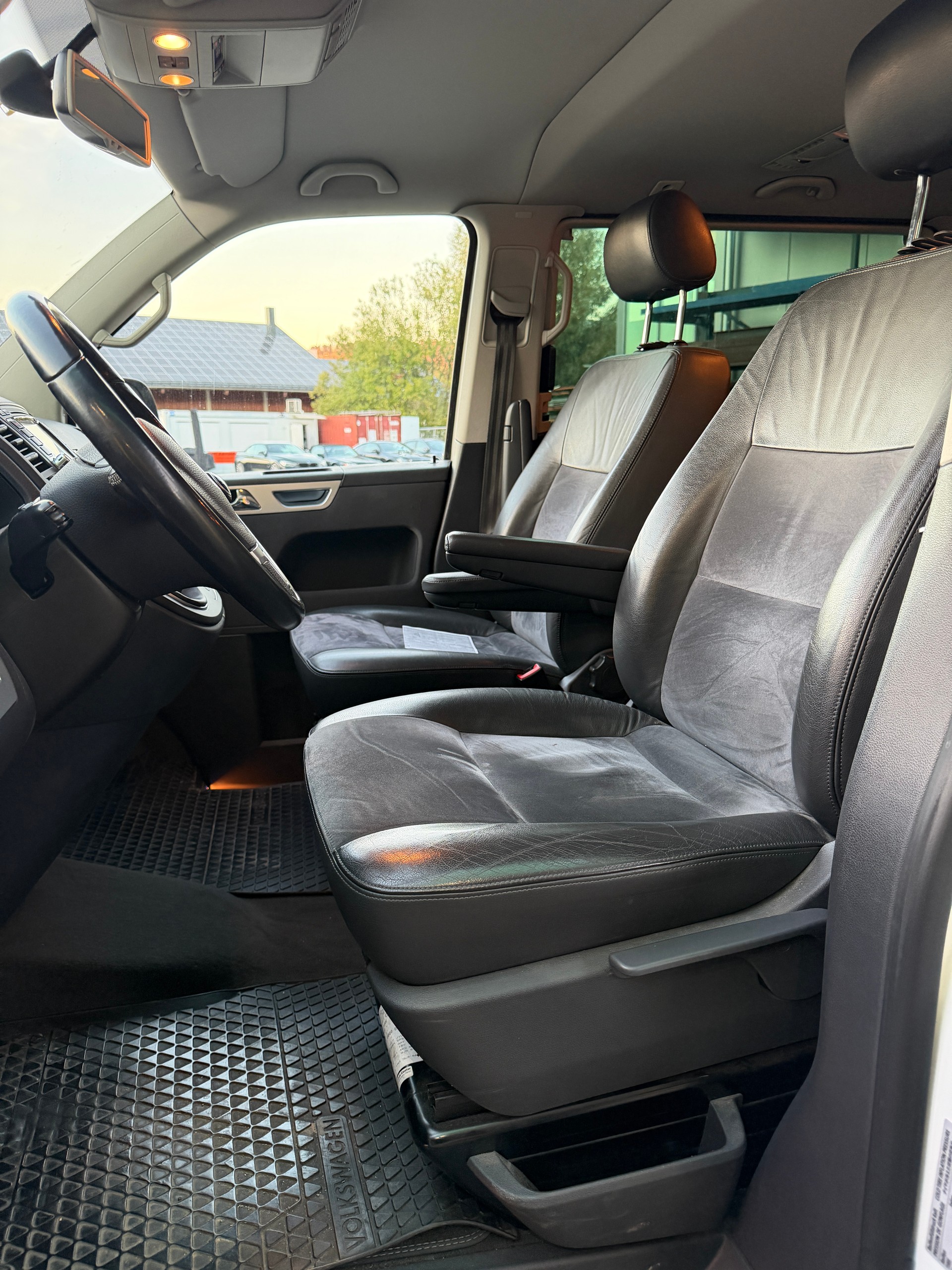 VW T5 Multivan 2.0 Bi-TDI CR Comfortline Edition 25-image-8