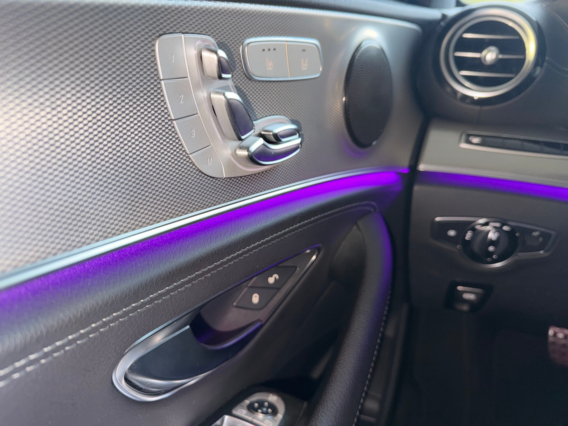 MERCEDES-BENZ E 450 AMG Line 4Matic 9G-Tronic-image-24