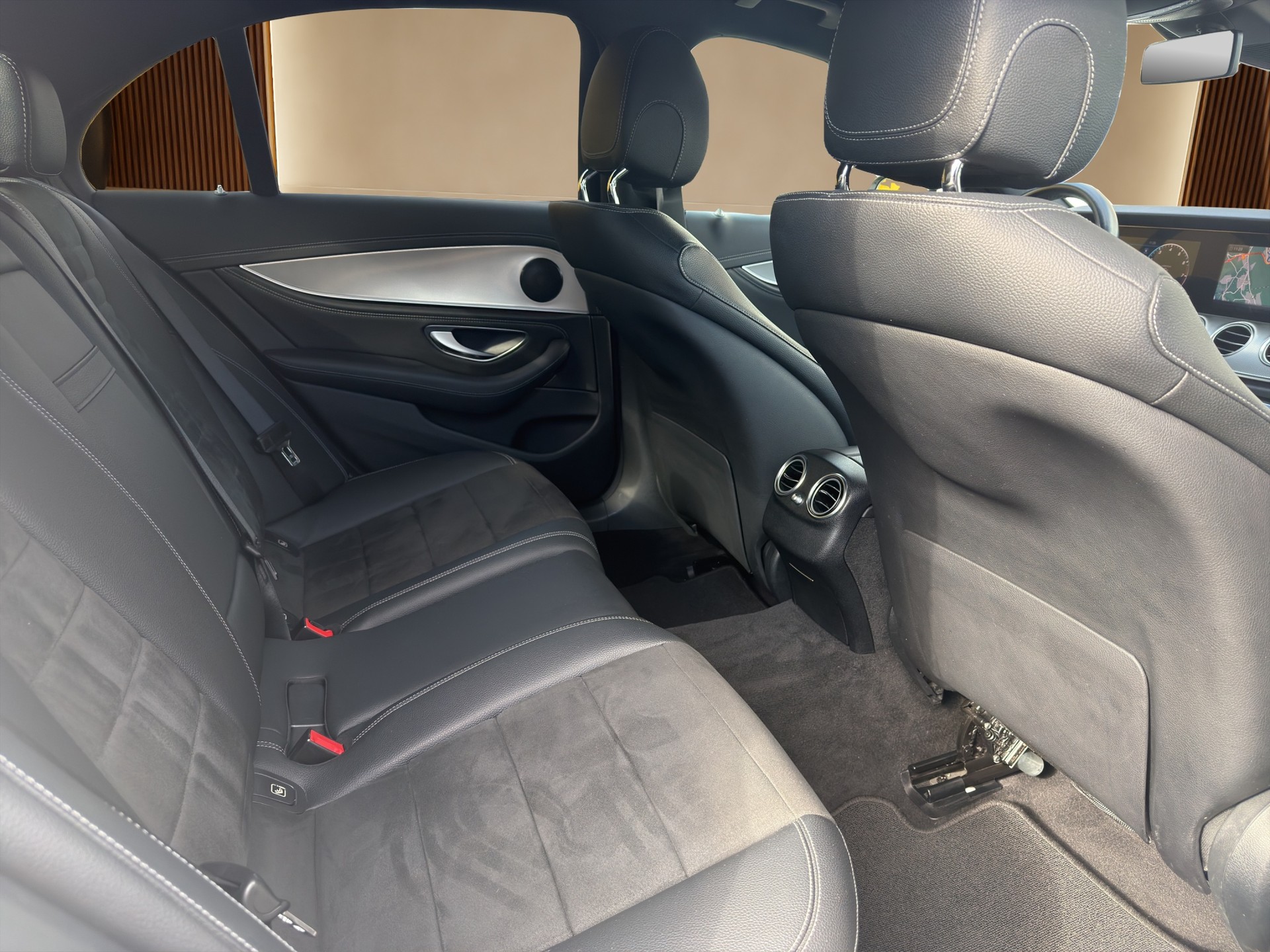 MERCEDES-BENZ E 450 AMG Line 4Matic 9G-Tronic-image-11