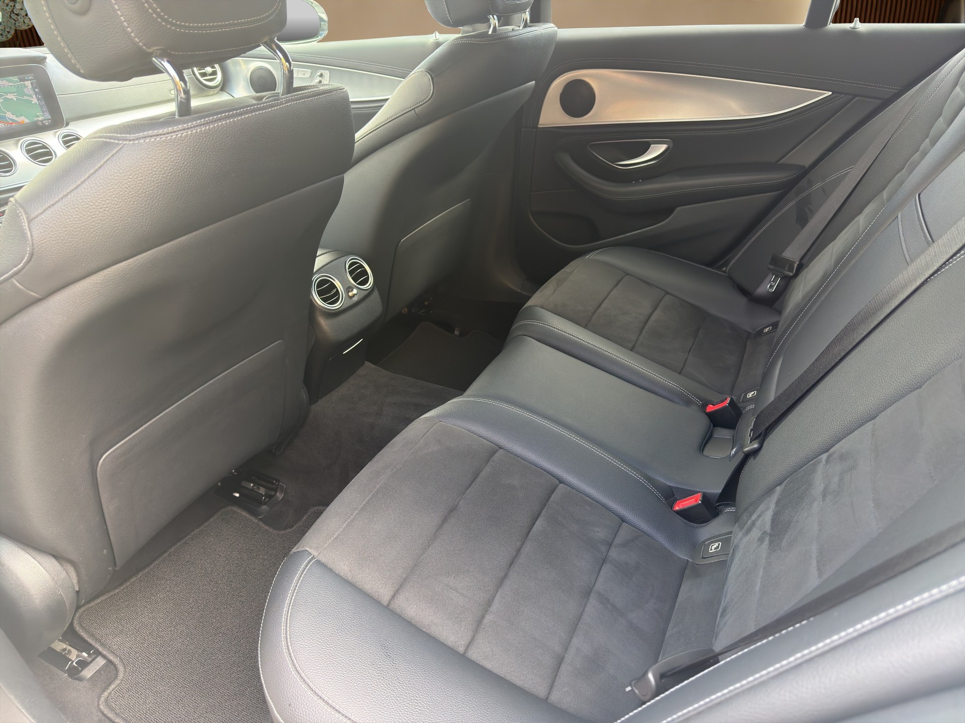MERCEDES-BENZ E 450 AMG Line 4Matic 9G-Tronic-image-12