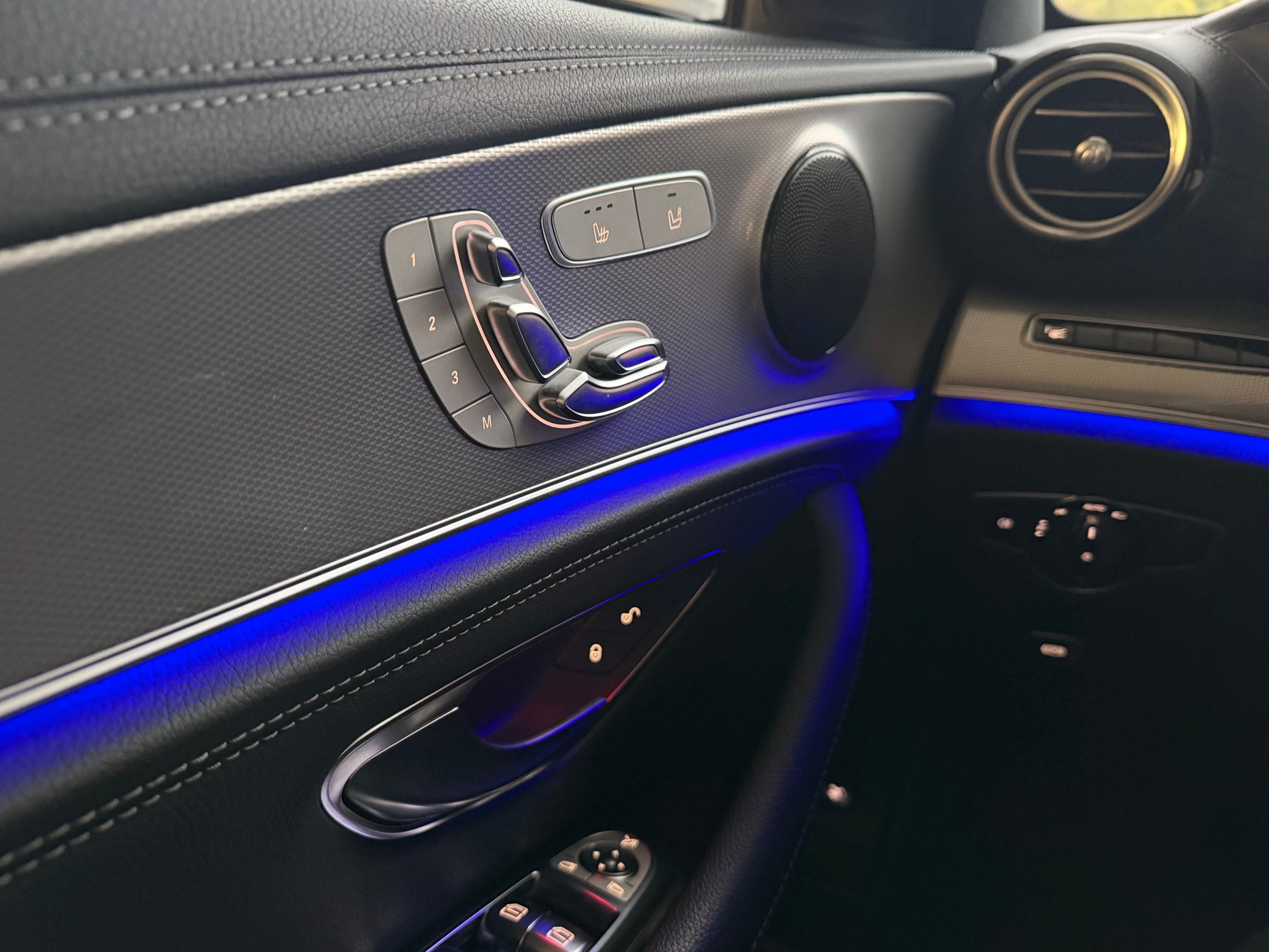 MERCEDES-BENZ E 450 AMG Line 4Matic 9G-Tronic-image-25