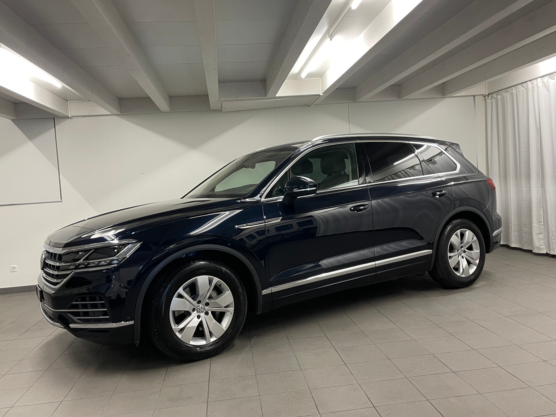 VW Touareg 3.0 TDI Atmosphere Tiptronic-image-2