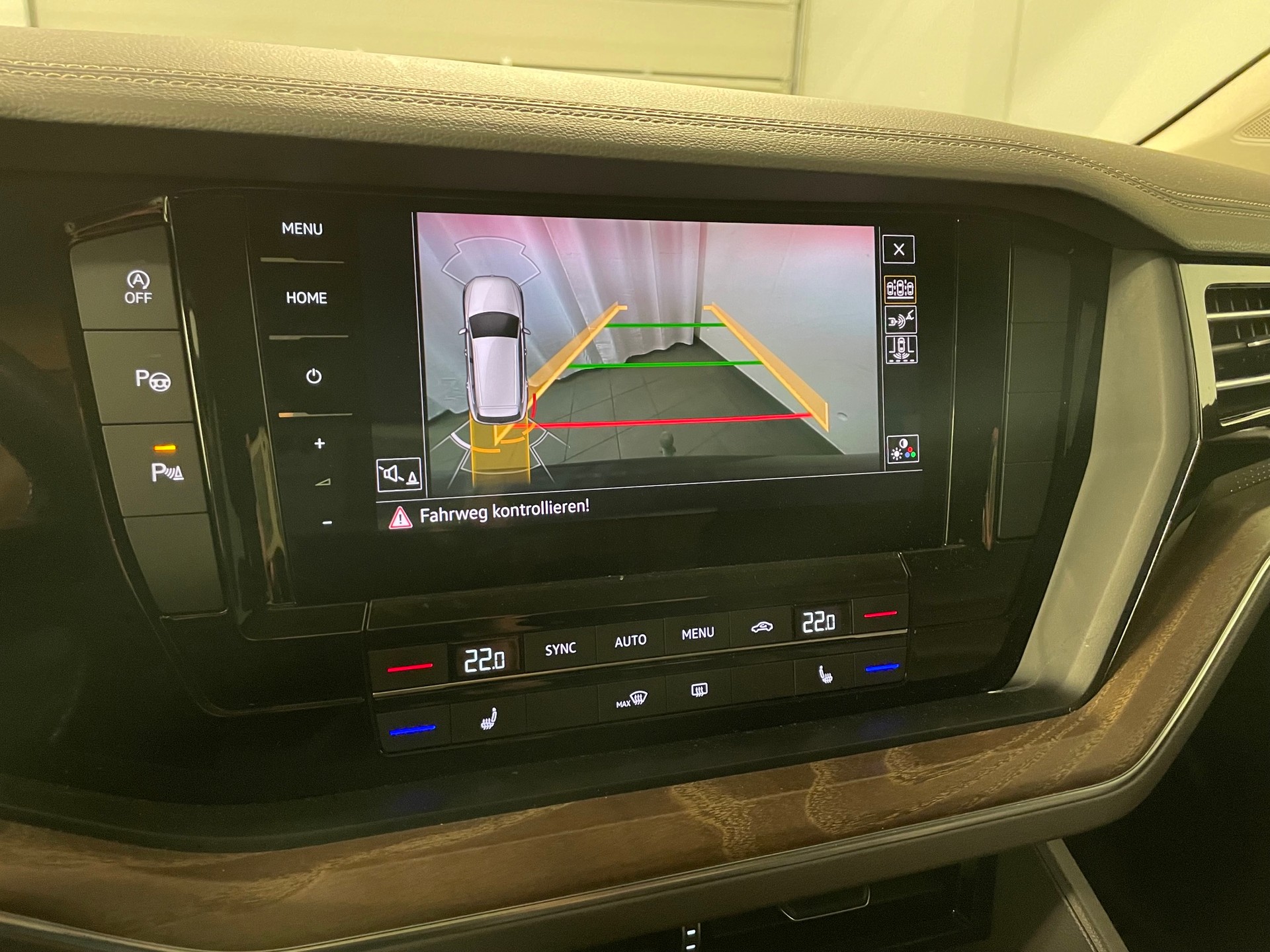 VW Touareg 3.0 TDI Atmosphere Tiptronic-image-10