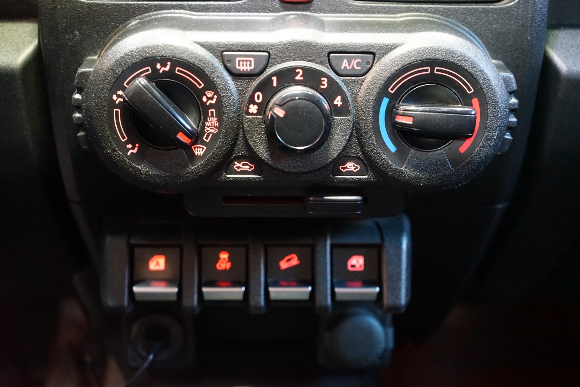 SUZUKI Jimny 1.5 Compact+ 4x4-image-10