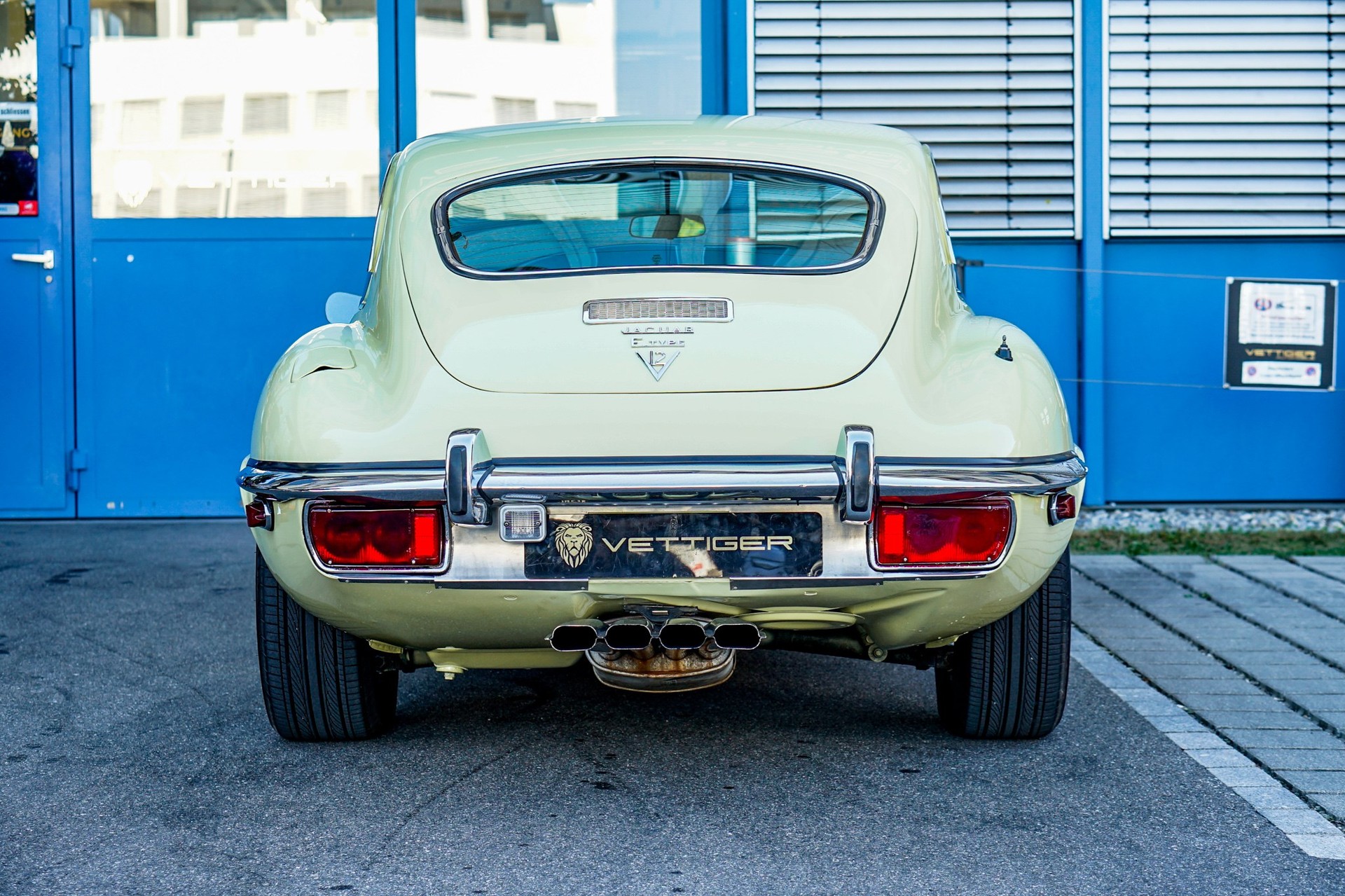 JAGUAR E-Type V12 2+2 III-image-4