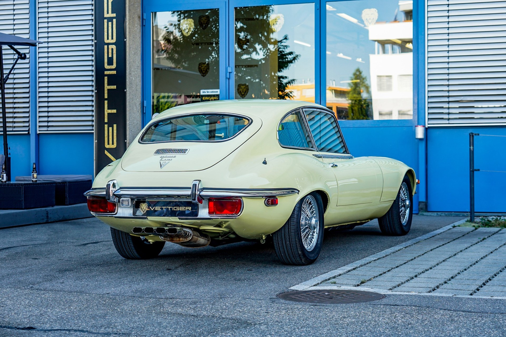JAGUAR E-Type V12 2+2 III-image-5
