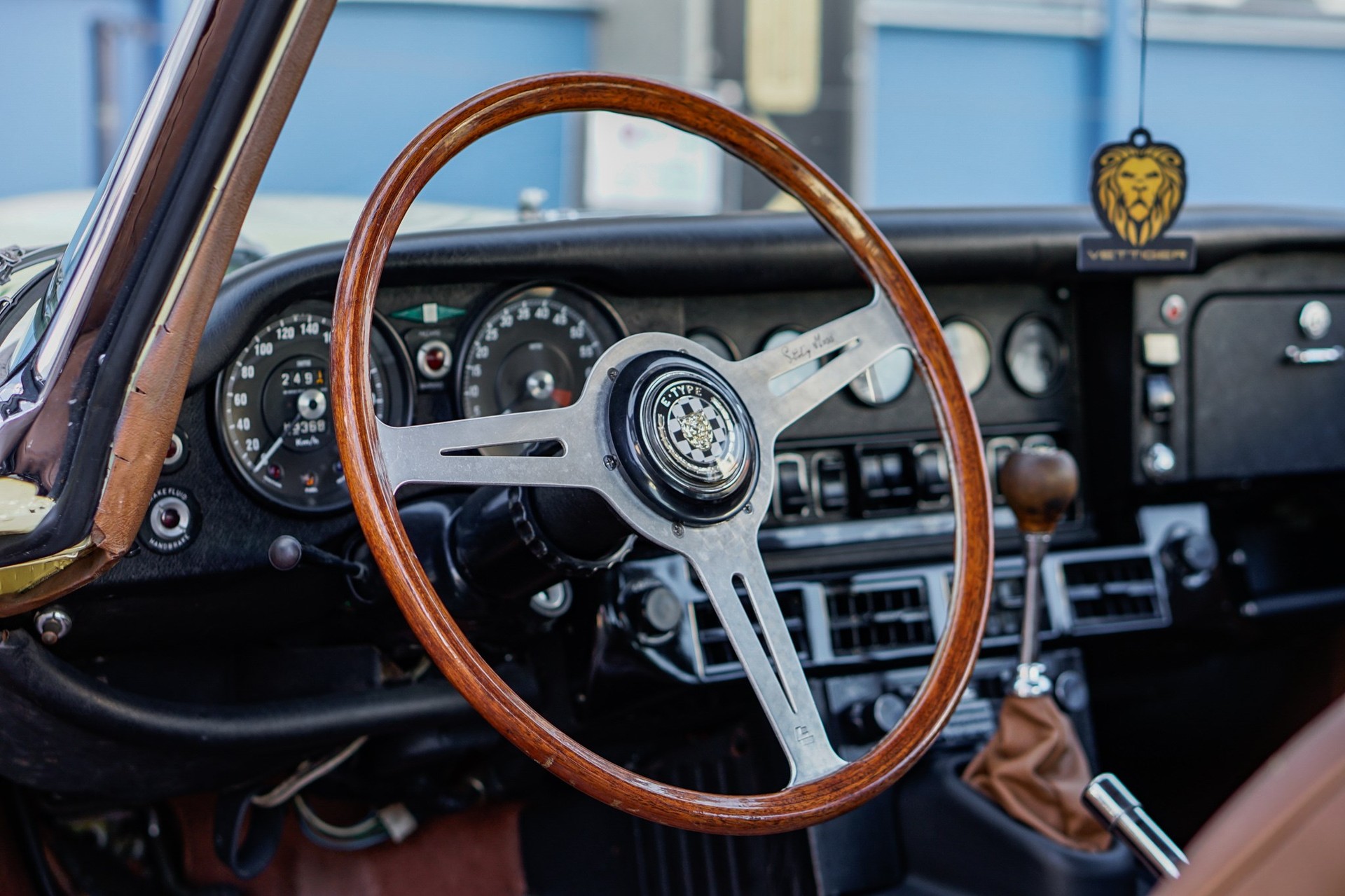 JAGUAR E-Type V12 2+2 III-image-14
