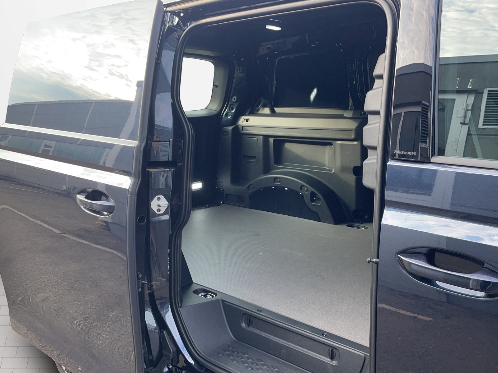 VW ID.Buzz Cargo 77kWh Business-image-5