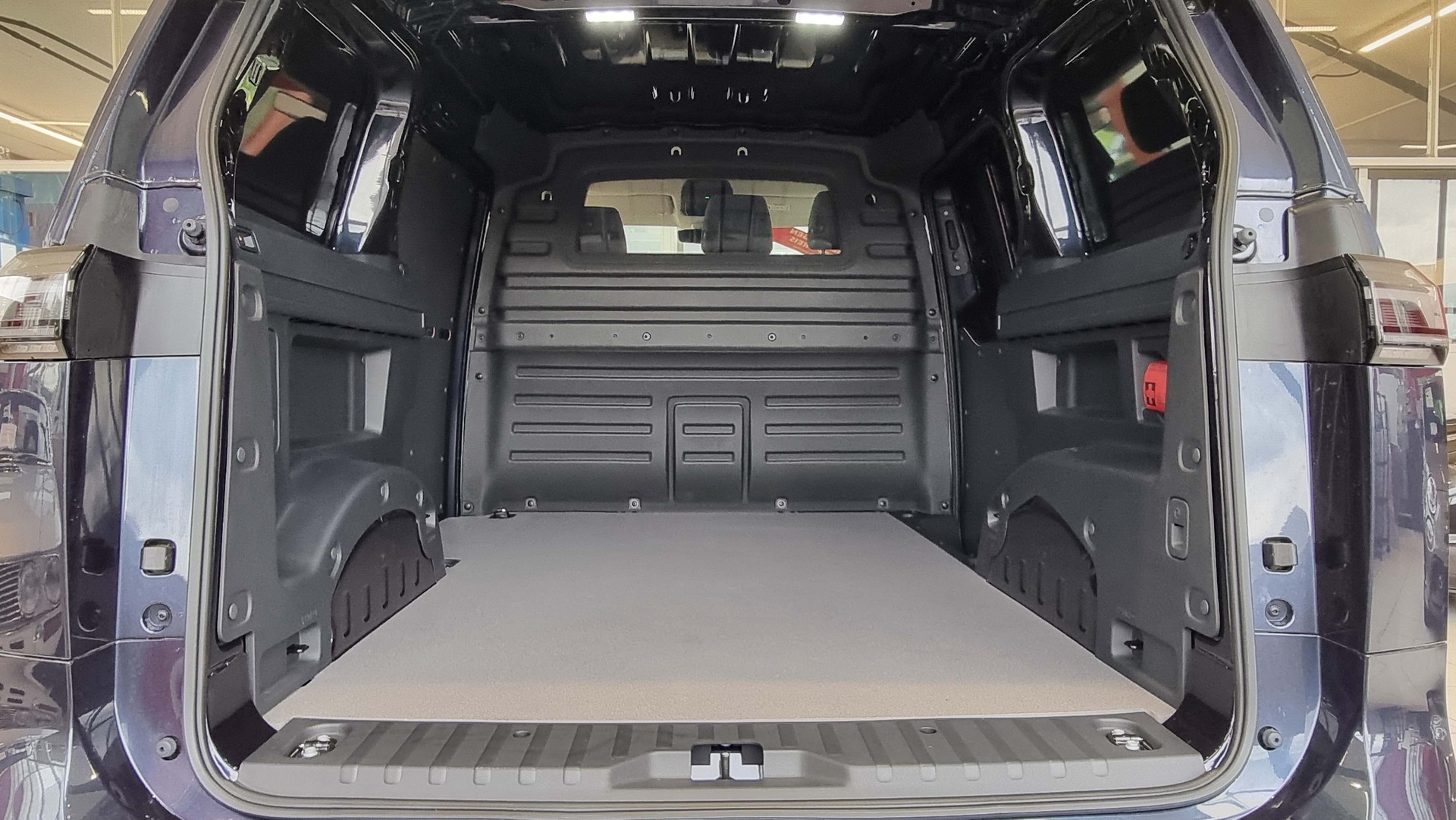 VW ID.Buzz Cargo 77kWh Business-image-4