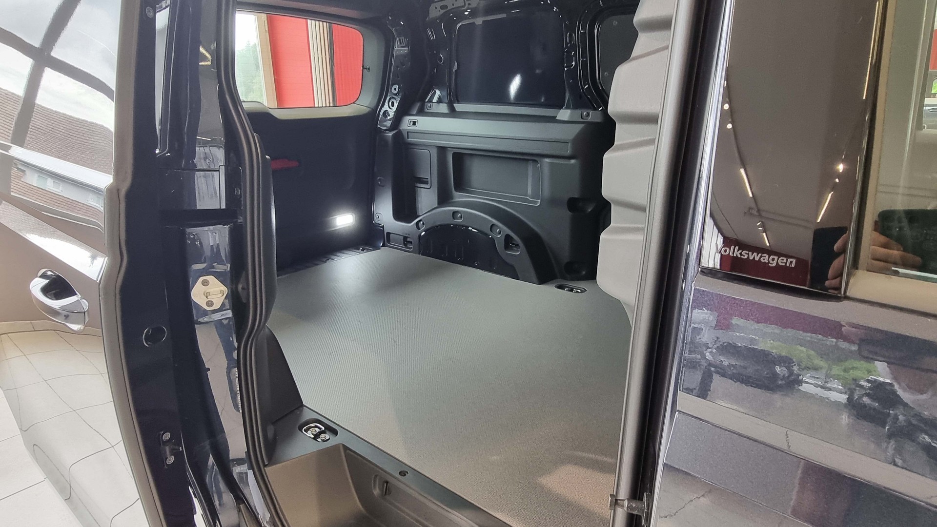 VW ID.Buzz Cargo 77kWh Business-image-9