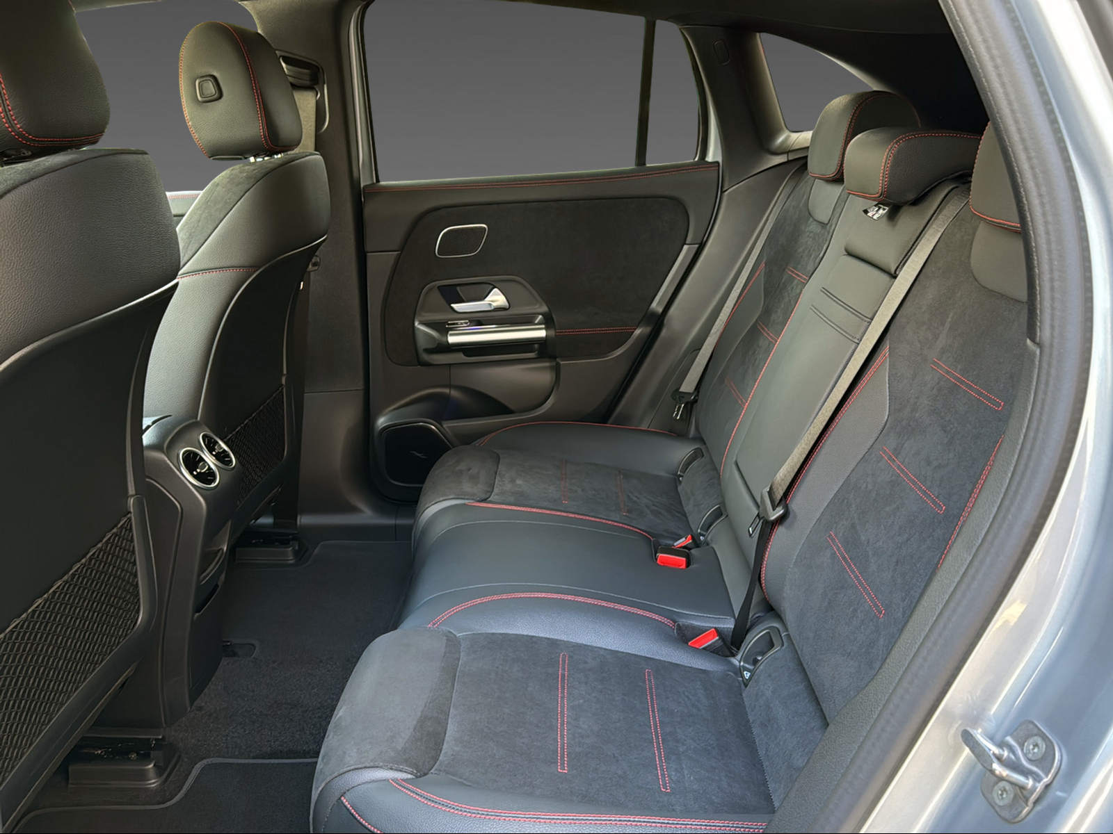MERCEDES-BENZ EQA 350 4M Swiss Star-image-10