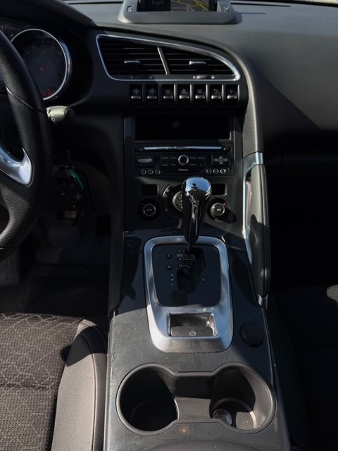 PEUGEOT 3008 1.6 Blue HDI Active Tiptronic-image-11