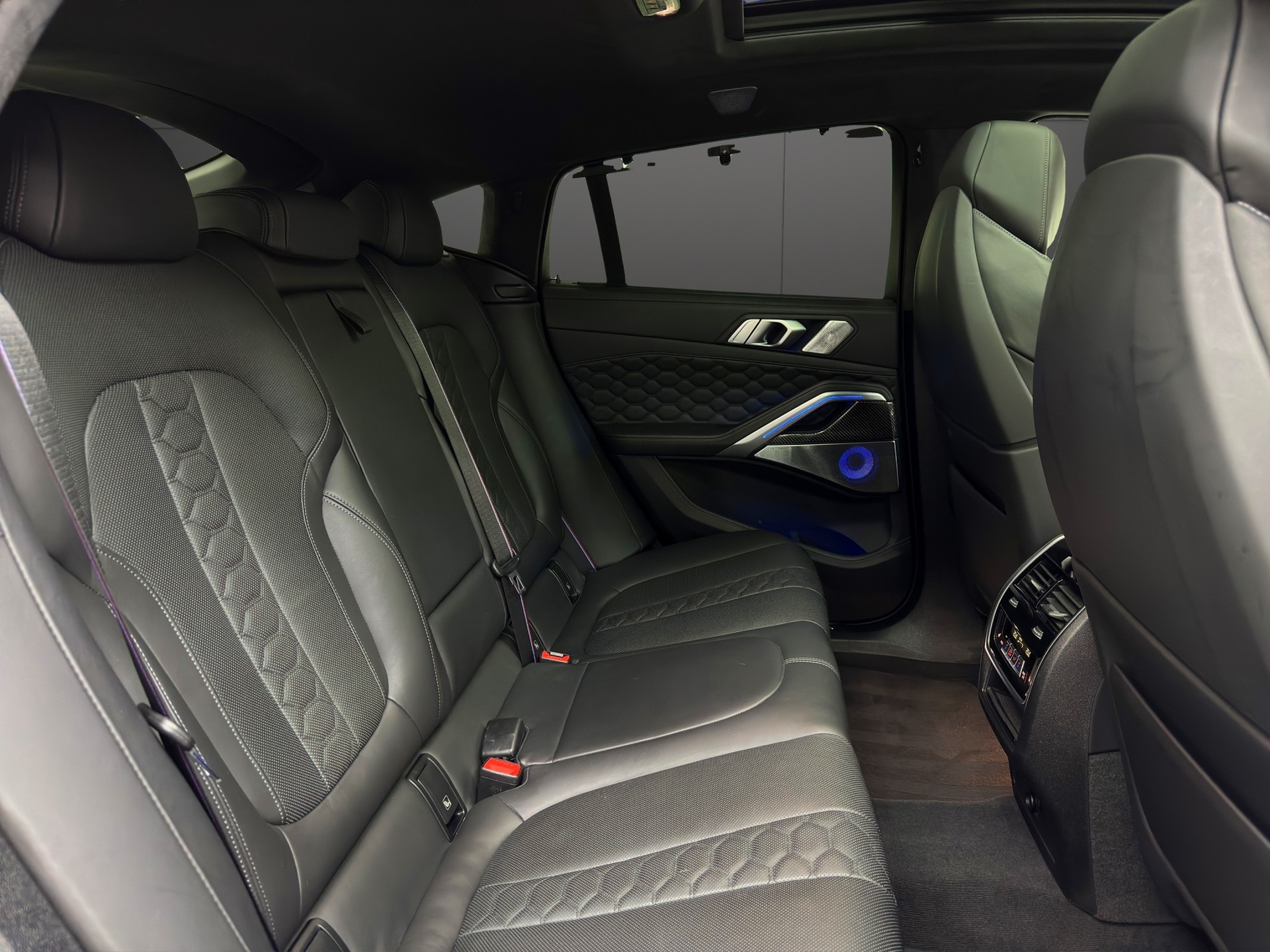 BMW X6M Steptronic M Competition-image-14