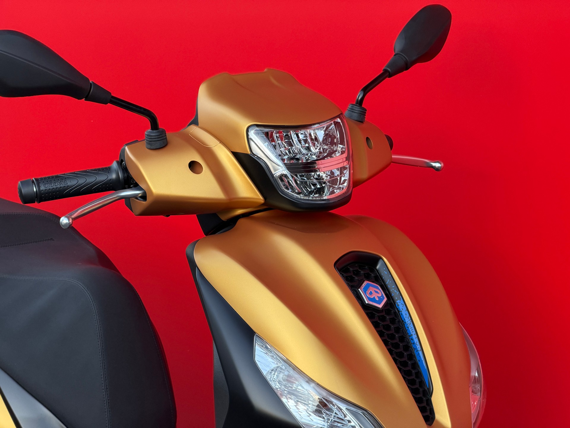 PIAGGIO Medley 200 Sport E5+-showroom-element-3