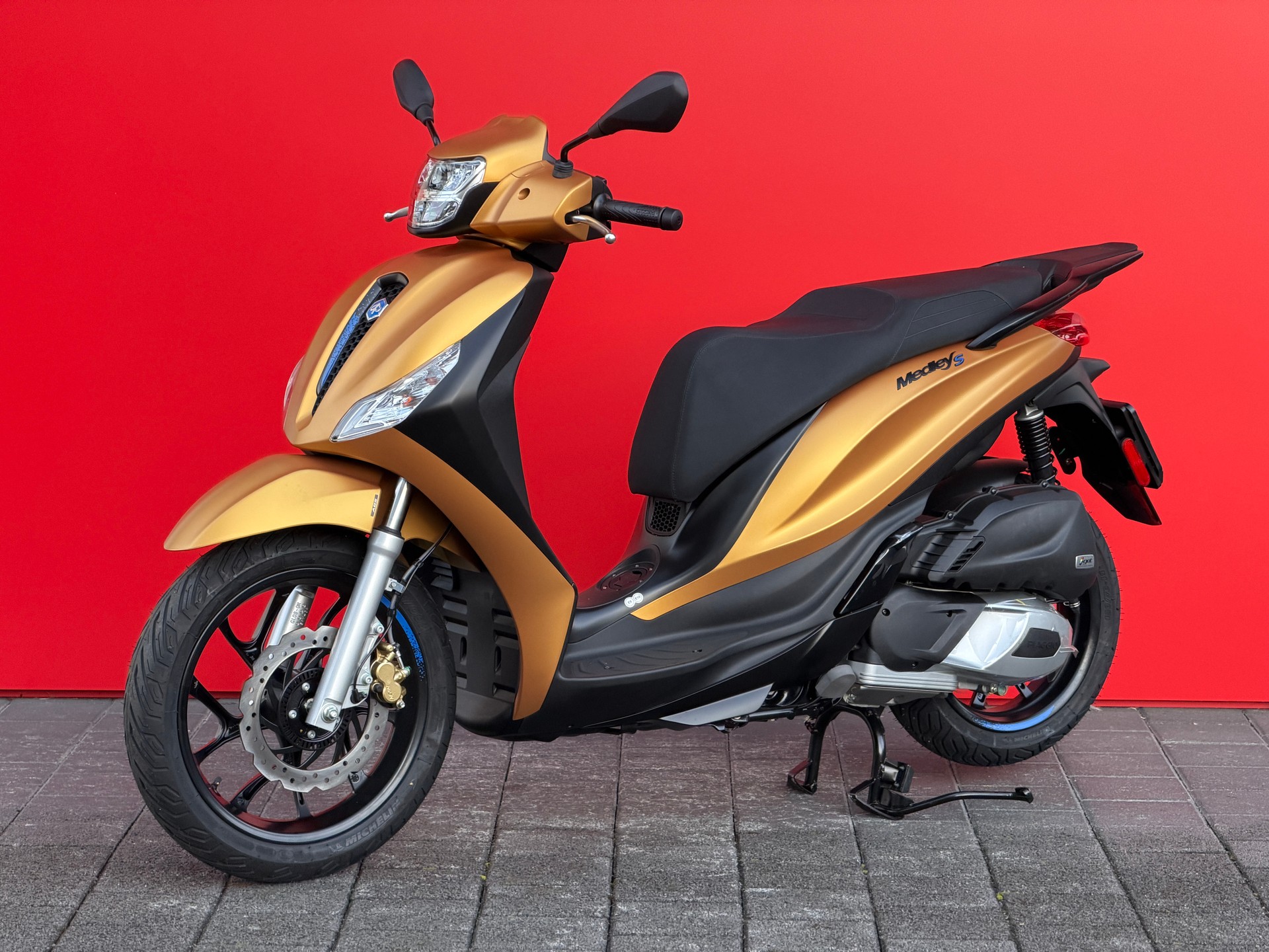 PIAGGIO Medley 200 Sport E5+-showroom-element-1