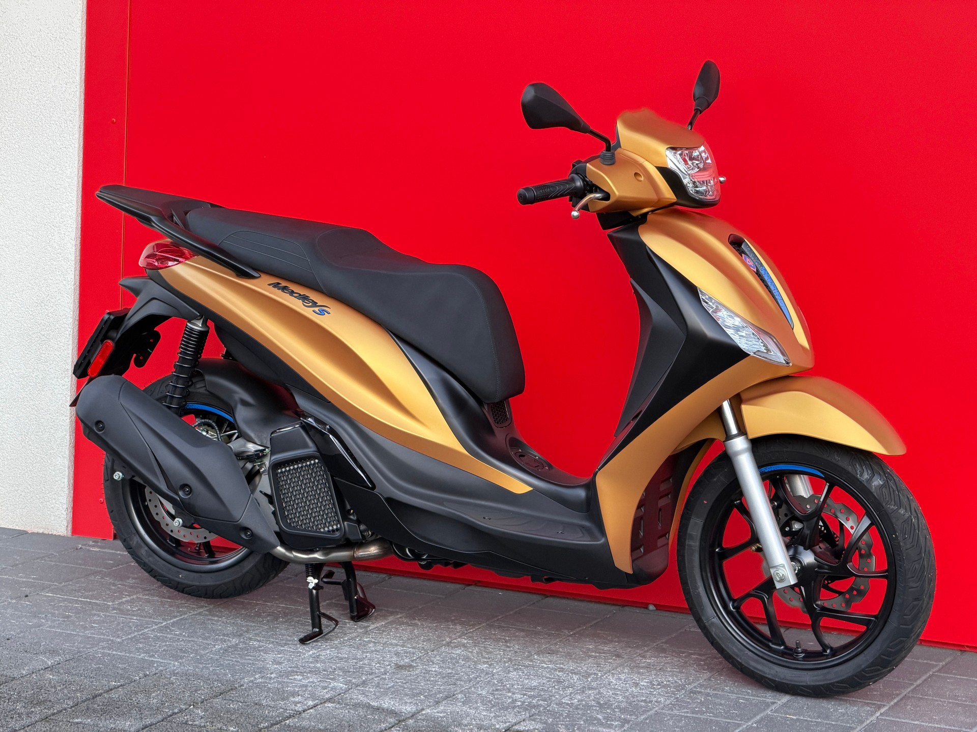 PIAGGIO Medley 200 Sport E5+-showroom-element-2