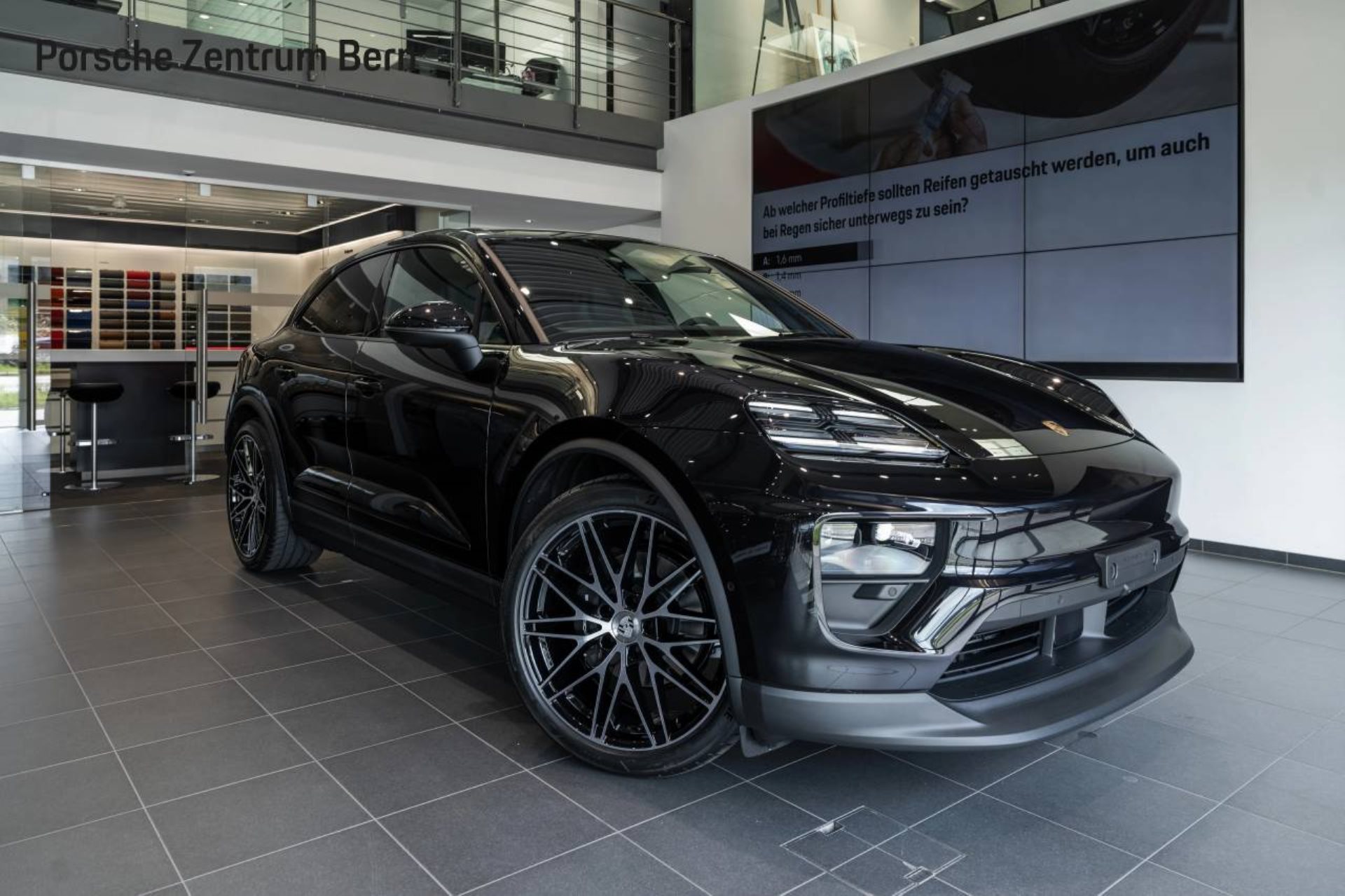 PORSCHE Macan-image-0