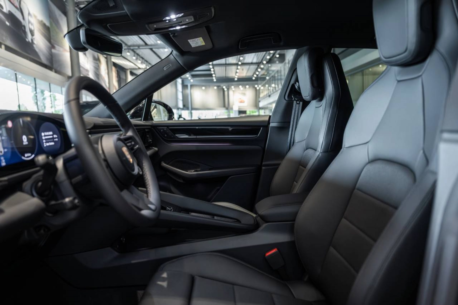 PORSCHE Macan-image-3